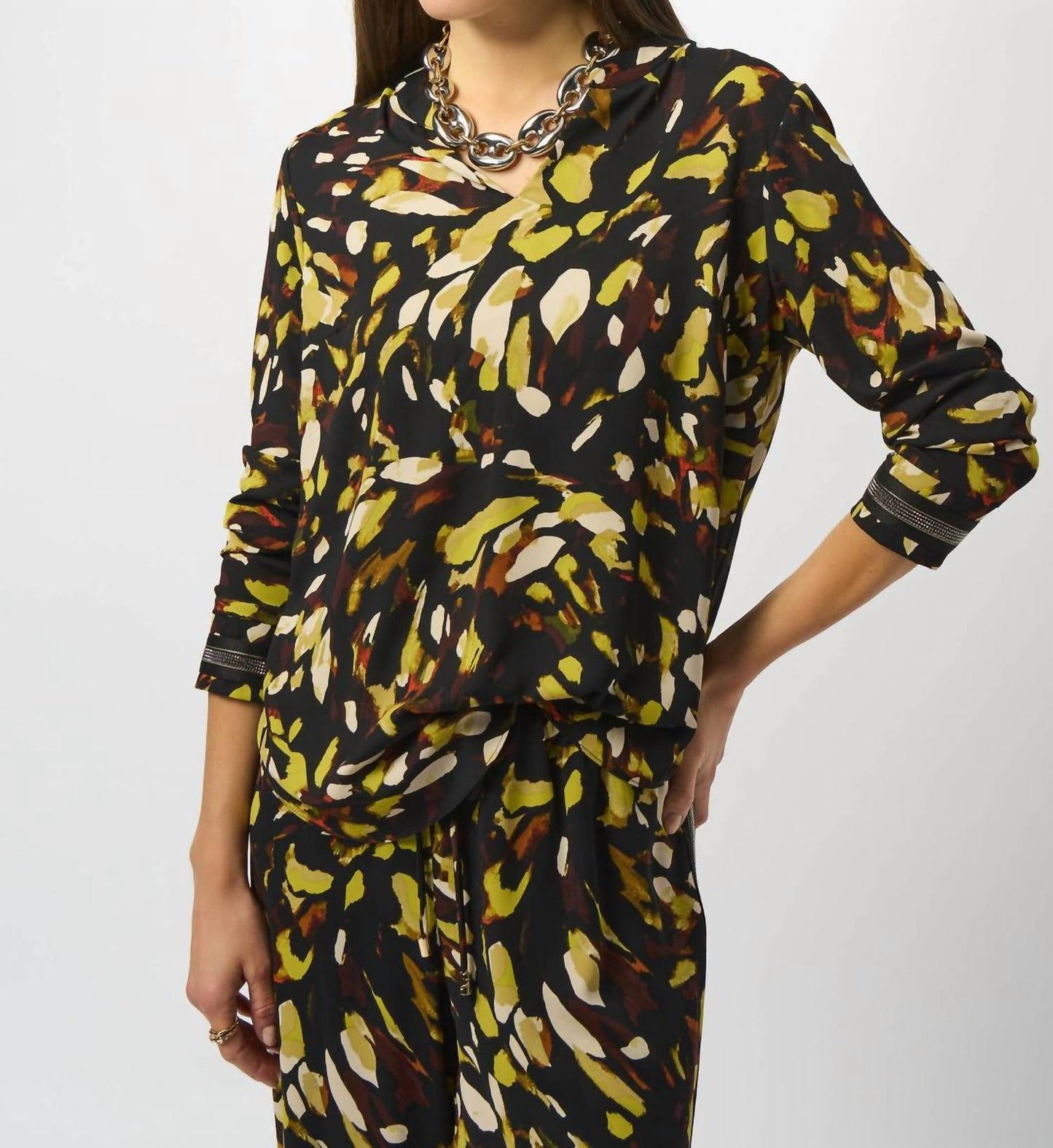 Top con estampado animal color negro