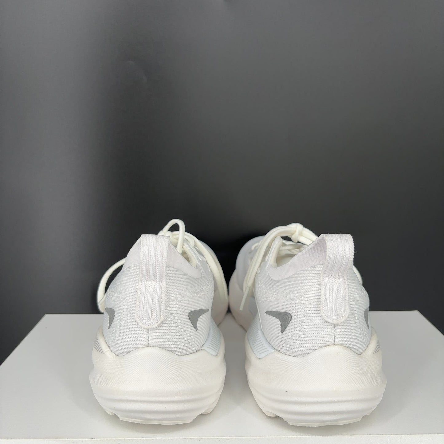 Tenis para correr color blanco y gris
