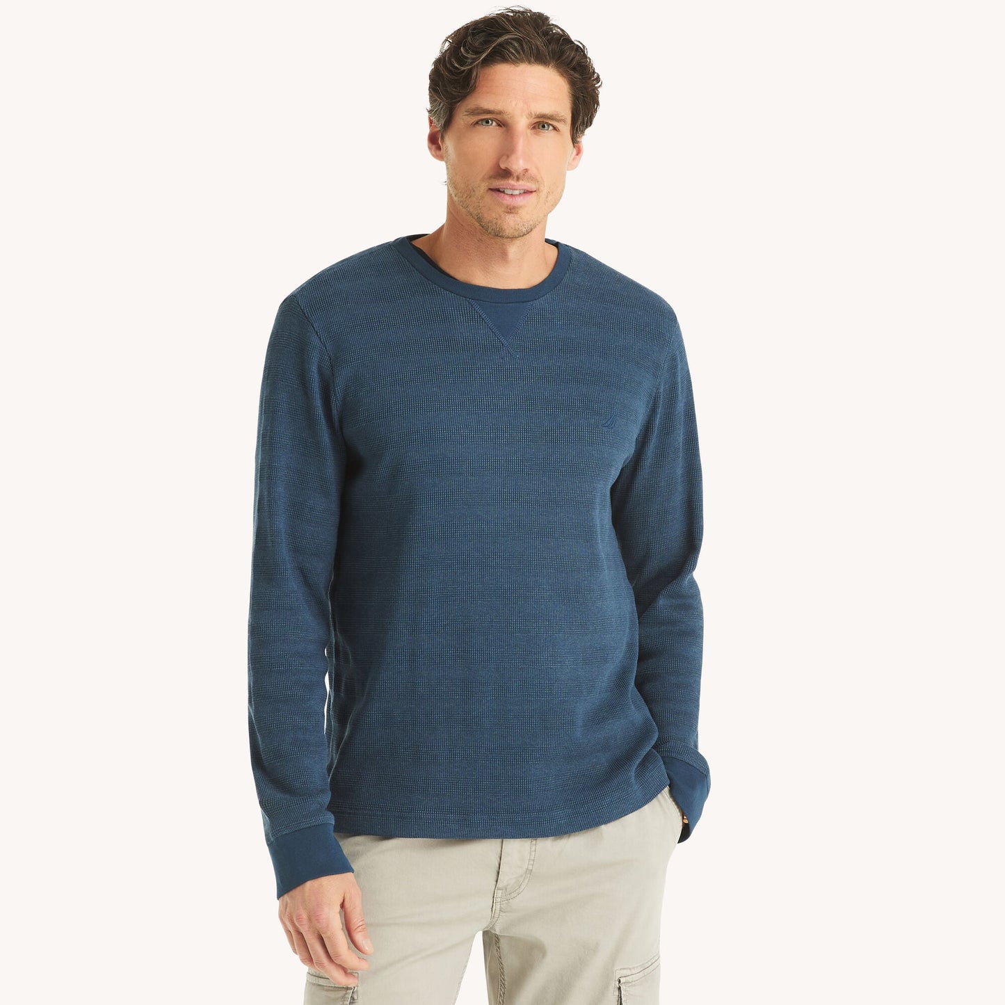 Buzo de hombre con cuello redondo