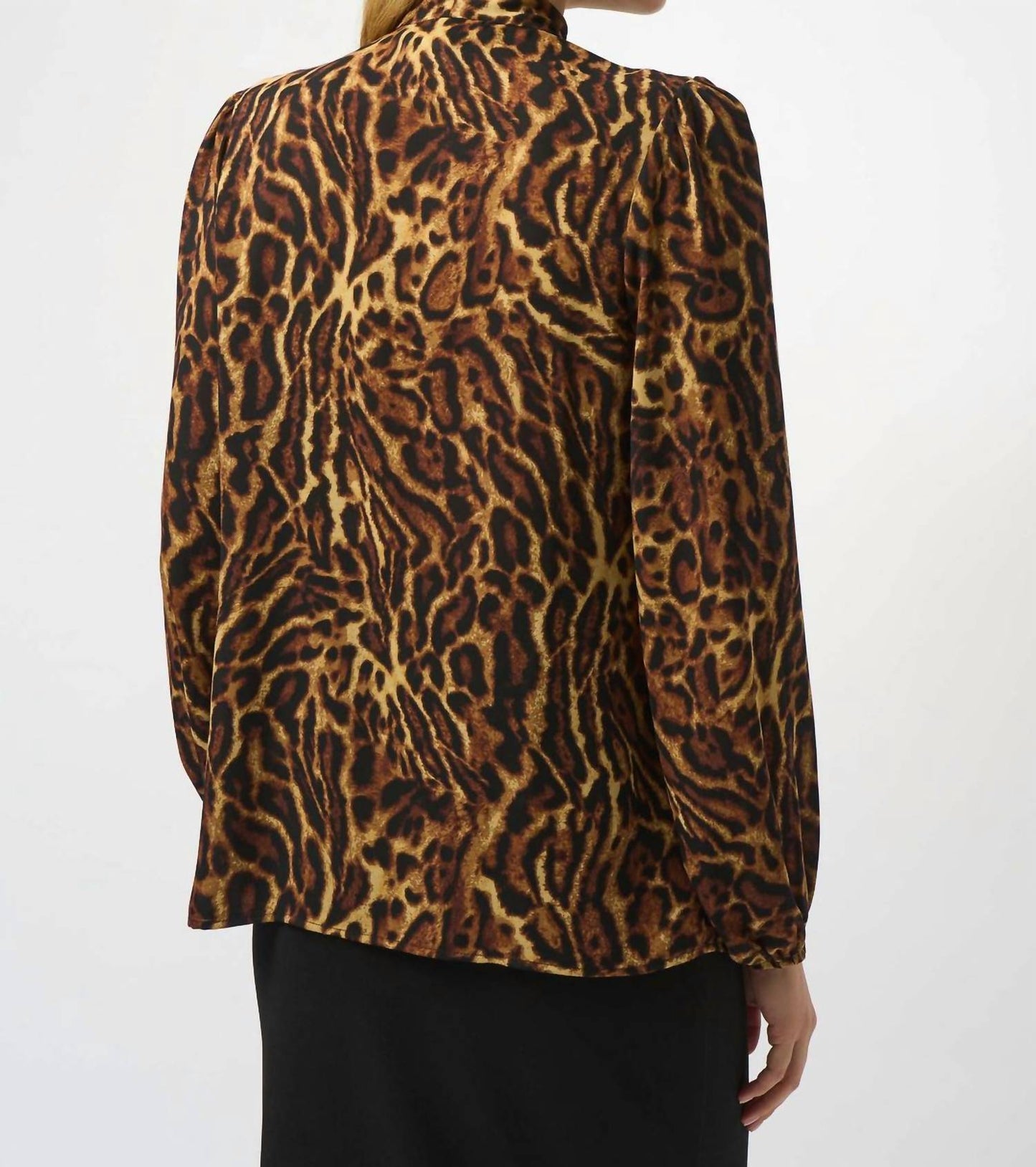 Top con estampado animal color negro y café