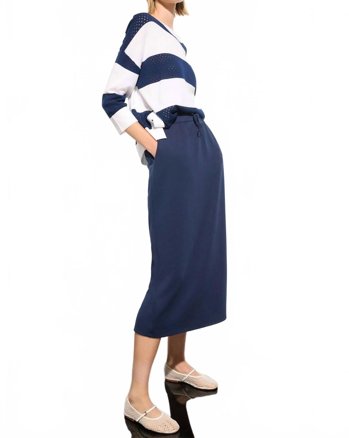 Falda midi color azul marino