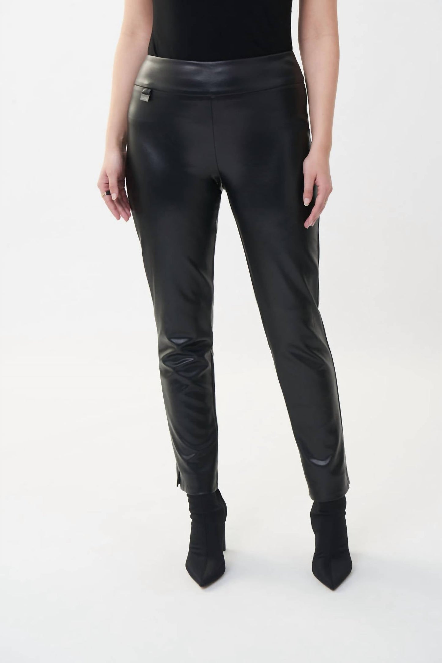 Pantalón de efecto cuero color negro