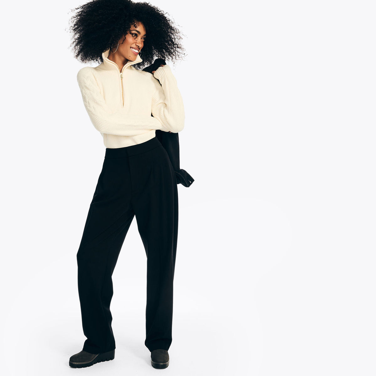 Pantalón de mujer con pliegues