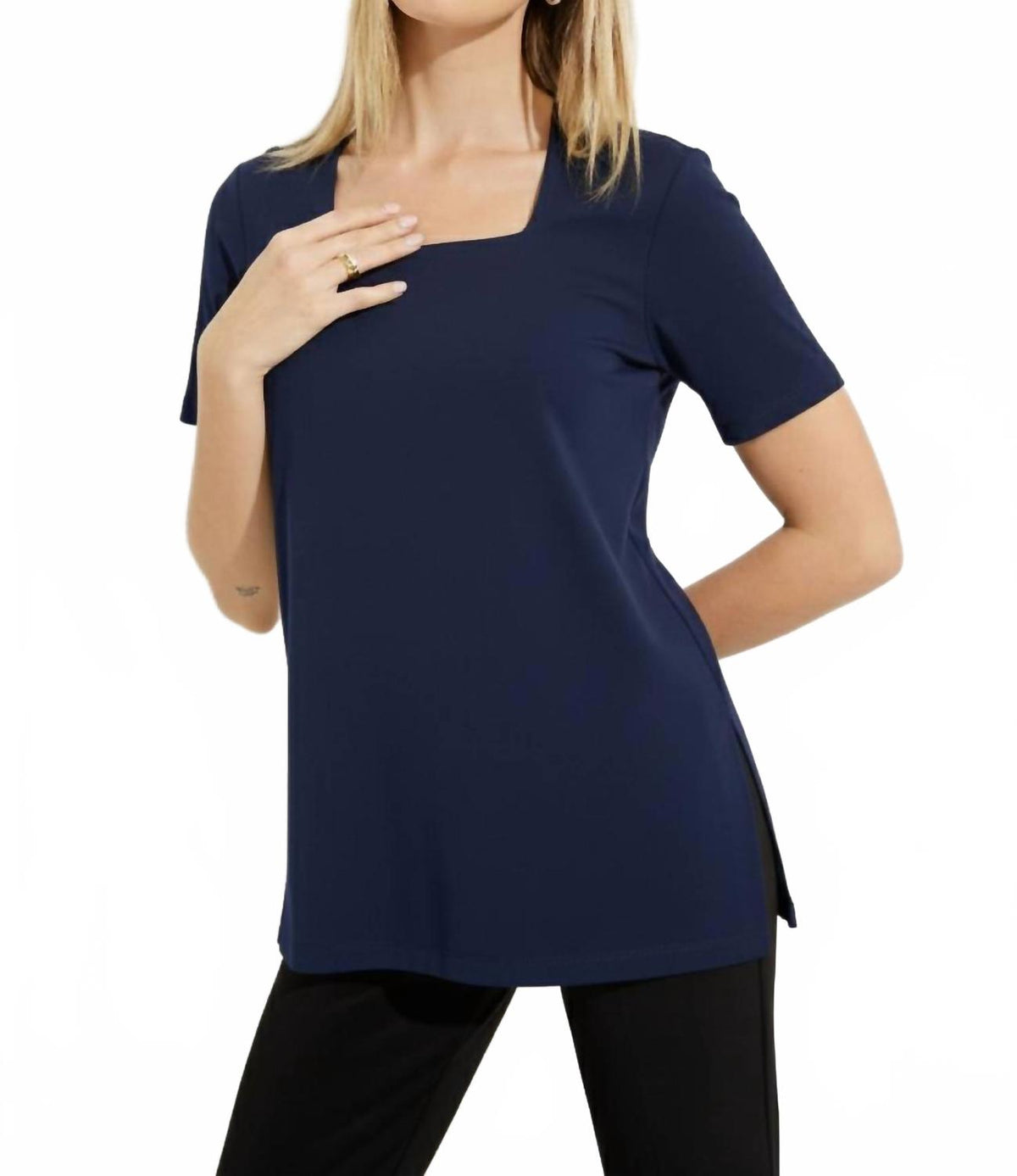 Top con escote cuadrado color azul marino