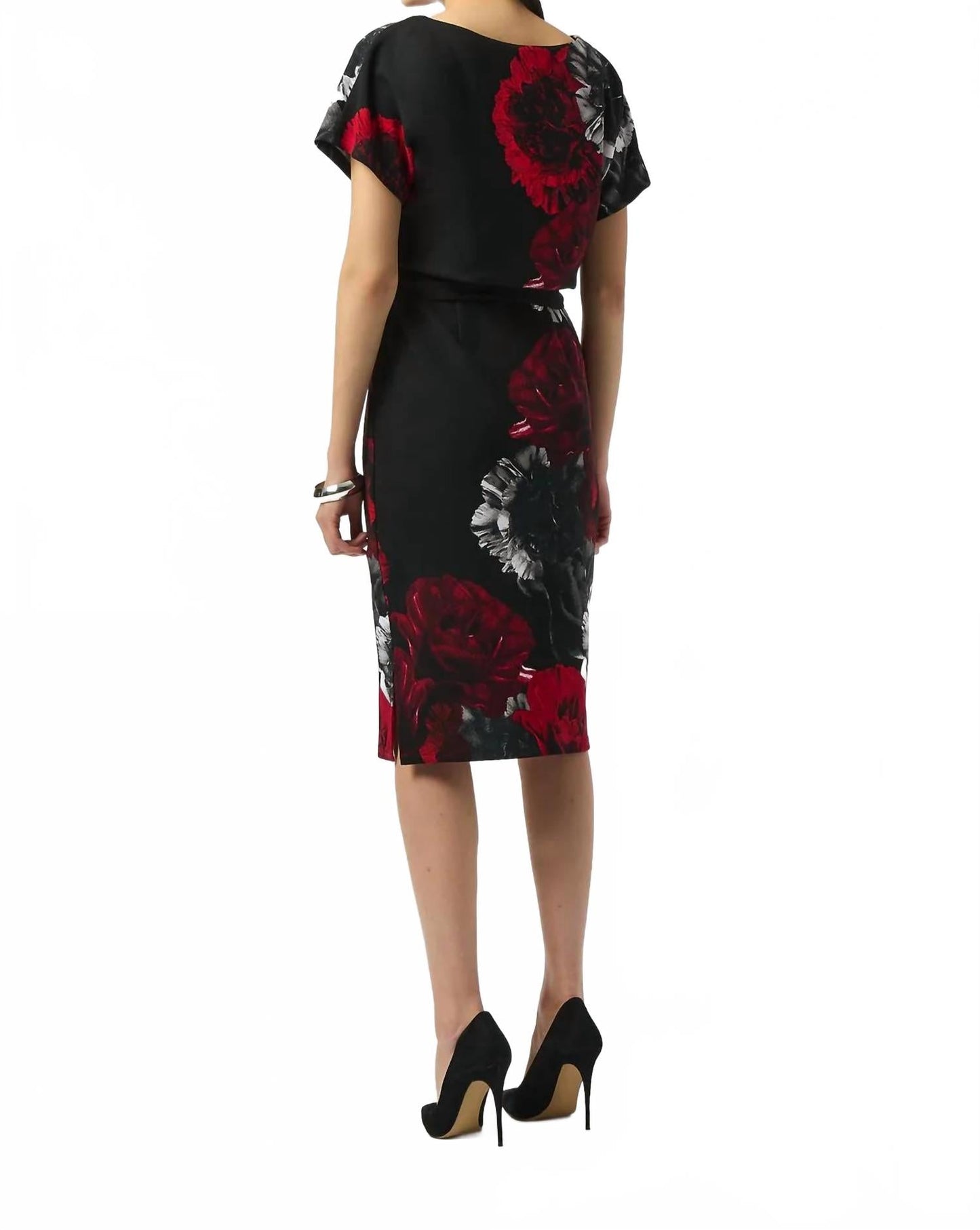 Vestido con estampado floral color negro y rojo