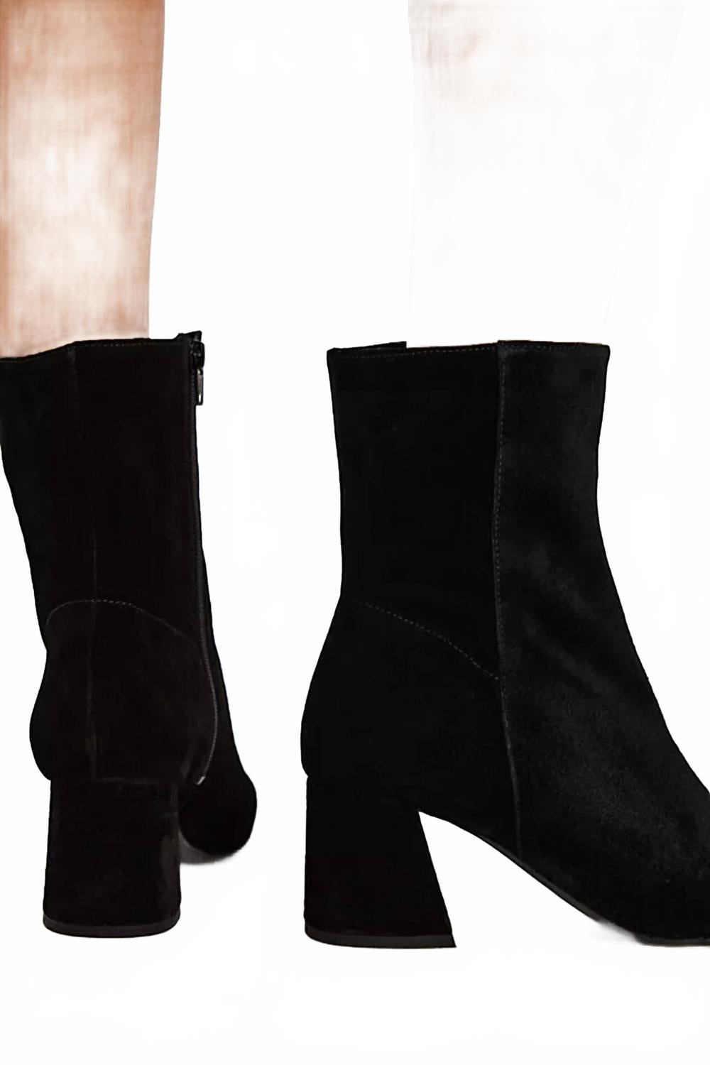 Botines de gamuza color negro