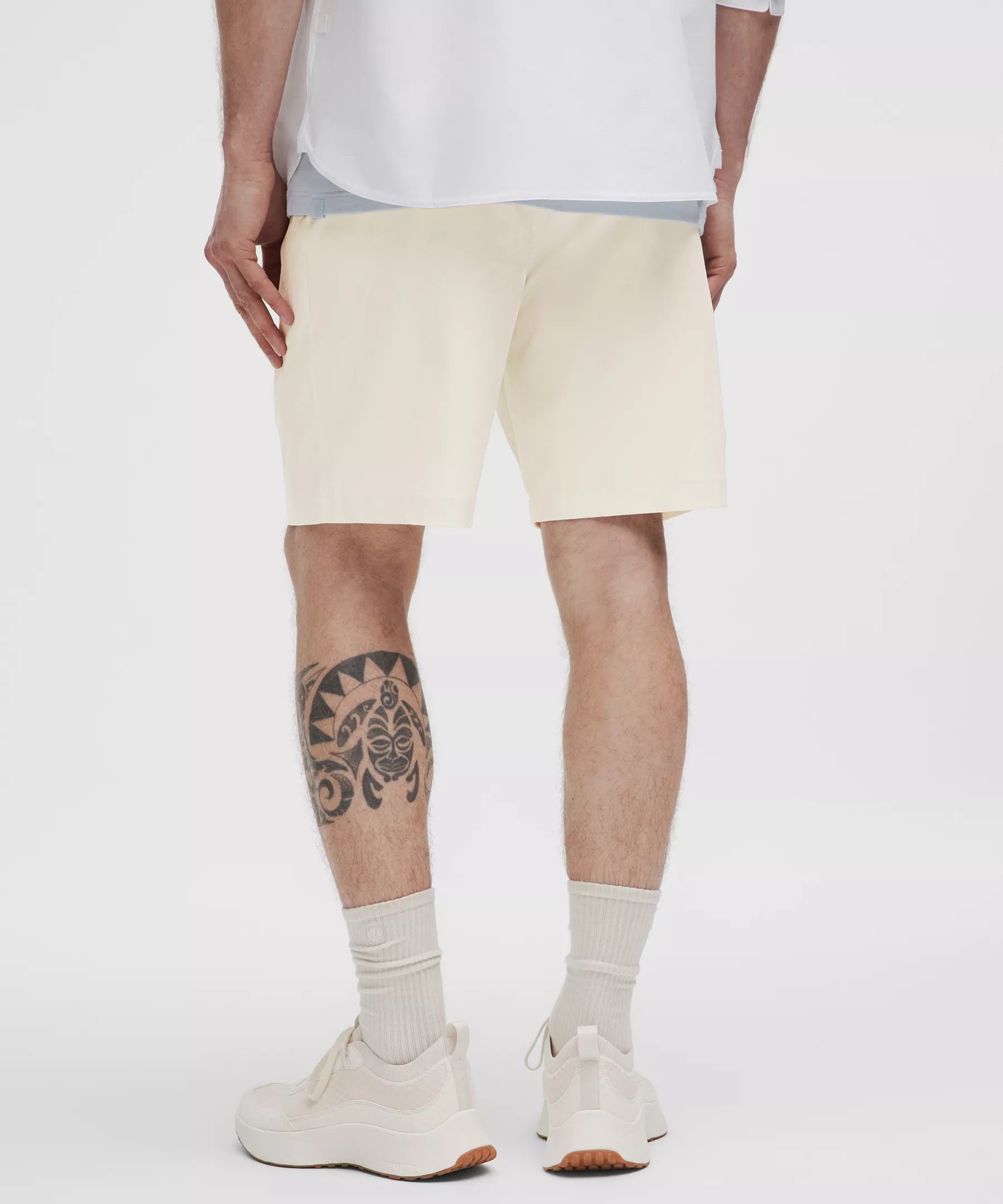 Short de corte amplio con pliegues