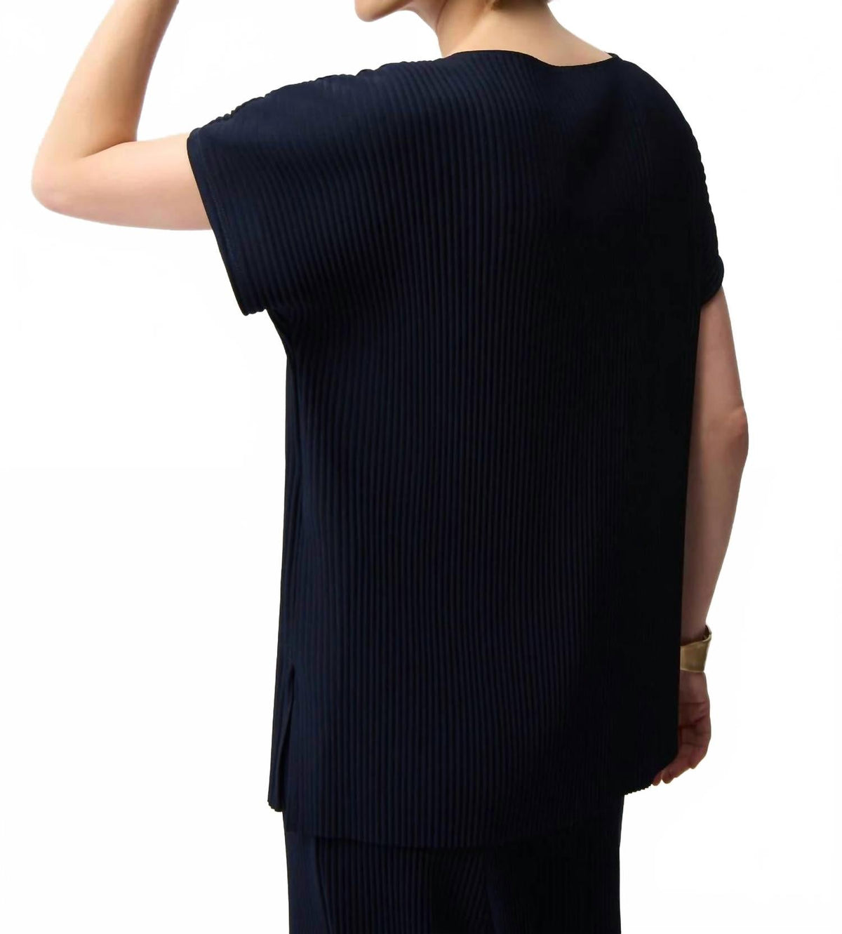 Top con pliegues color azul marino