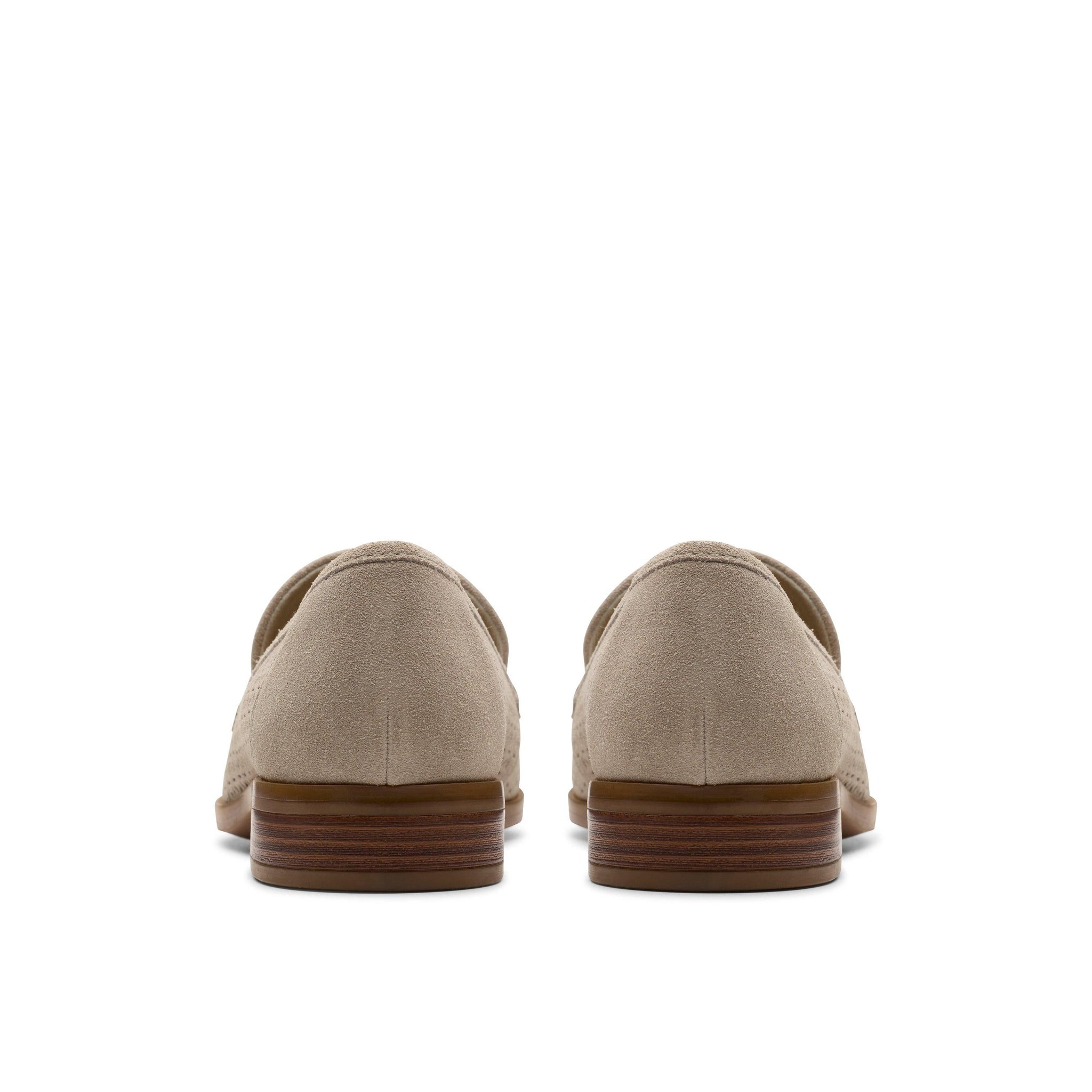 Calzado de gamuza color beige