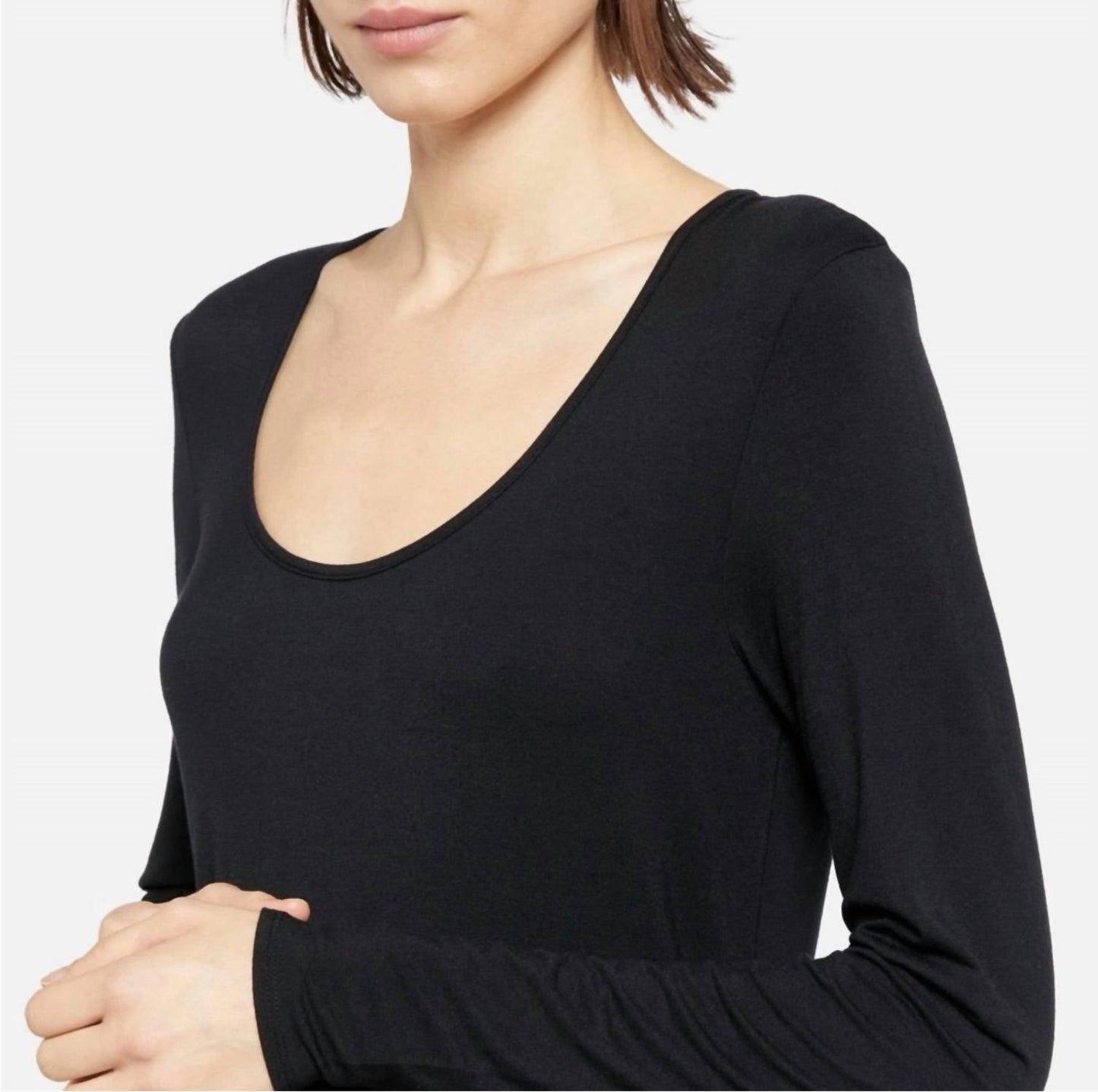 Vestido midi de manga larga color negro