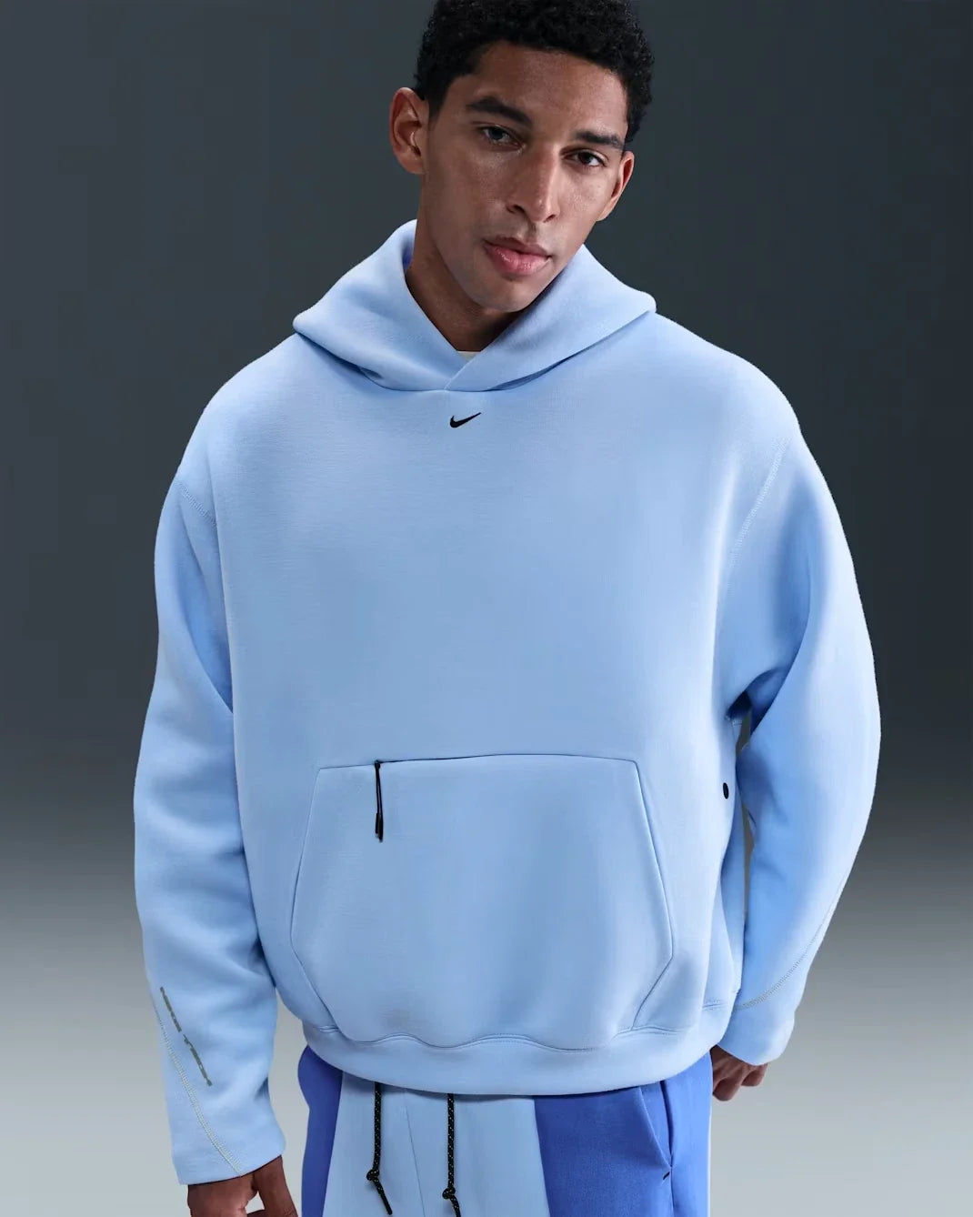 Buzo con capucha de hombre de corte amplio color azul