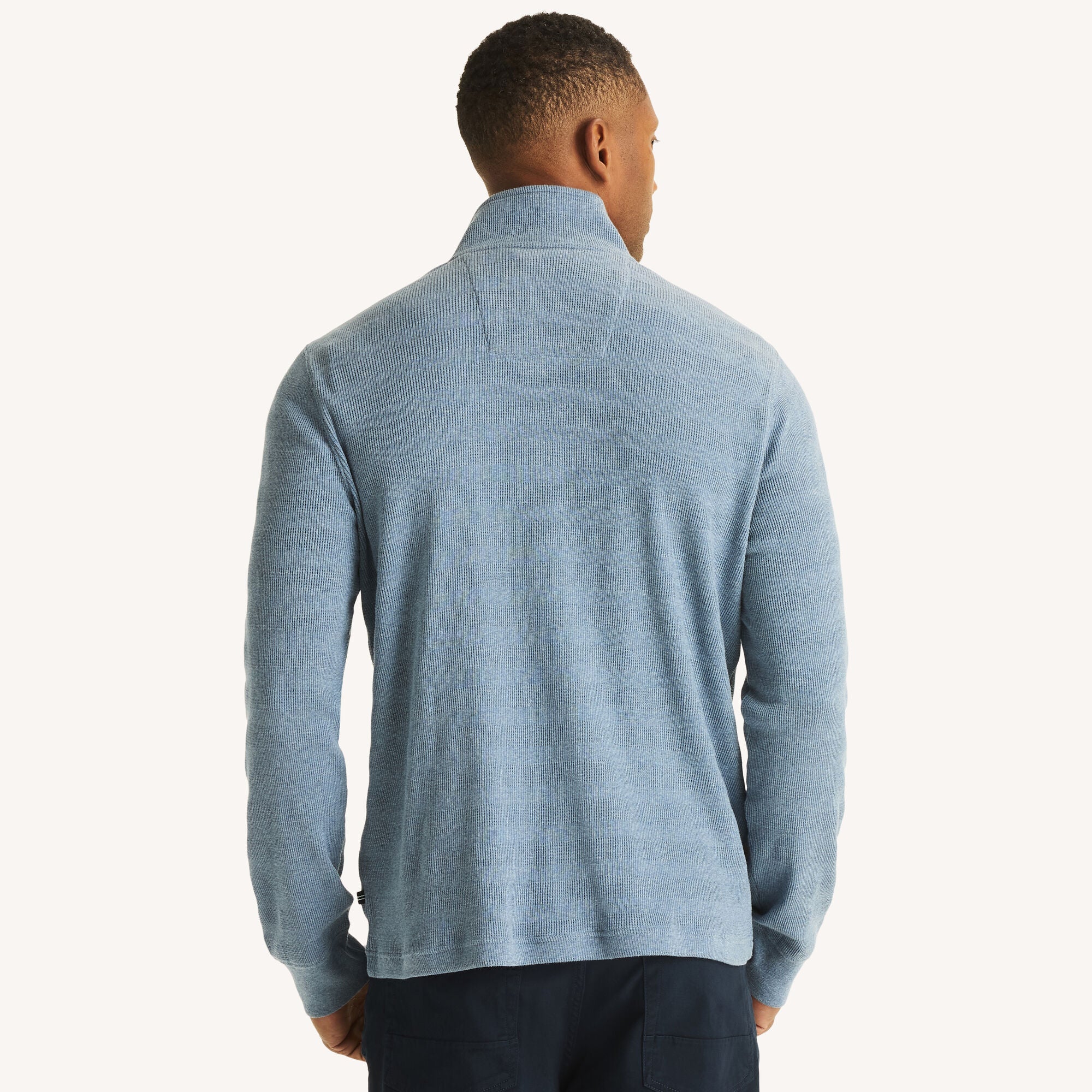Suéter de hombre con cuello alto