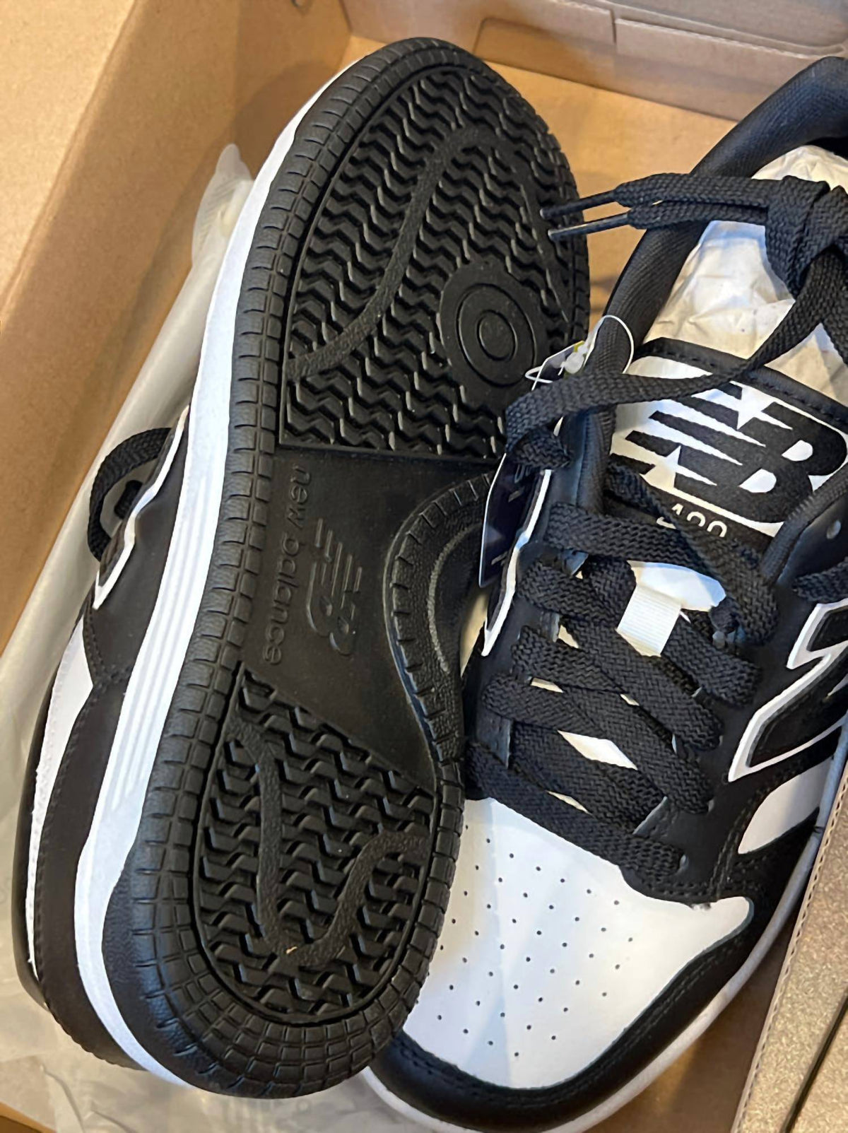 Tenis unisex color negro y blanco