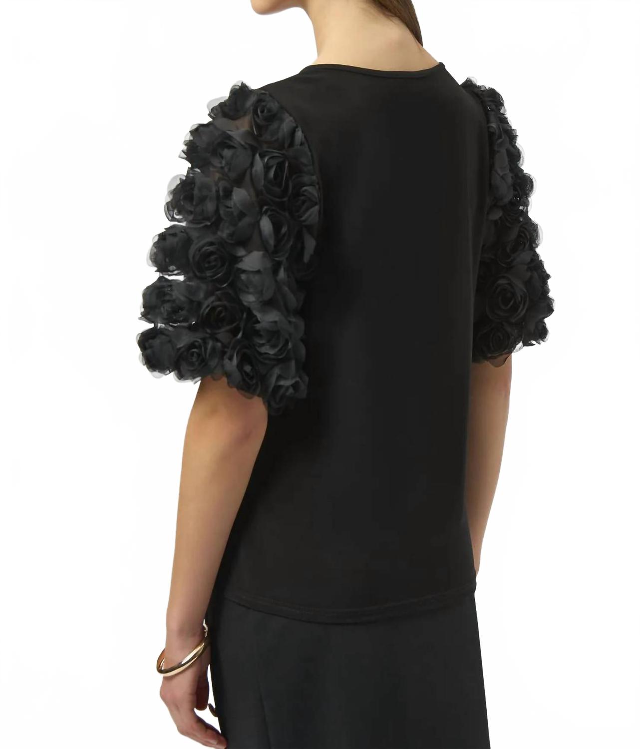 Top con bordado color negro