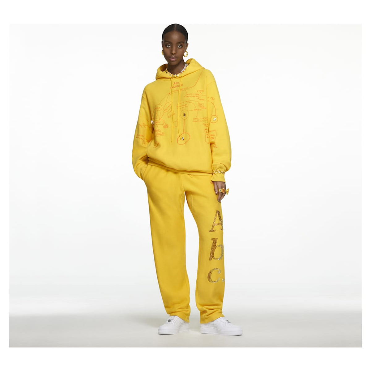 Pantalón deportivo color amarillo