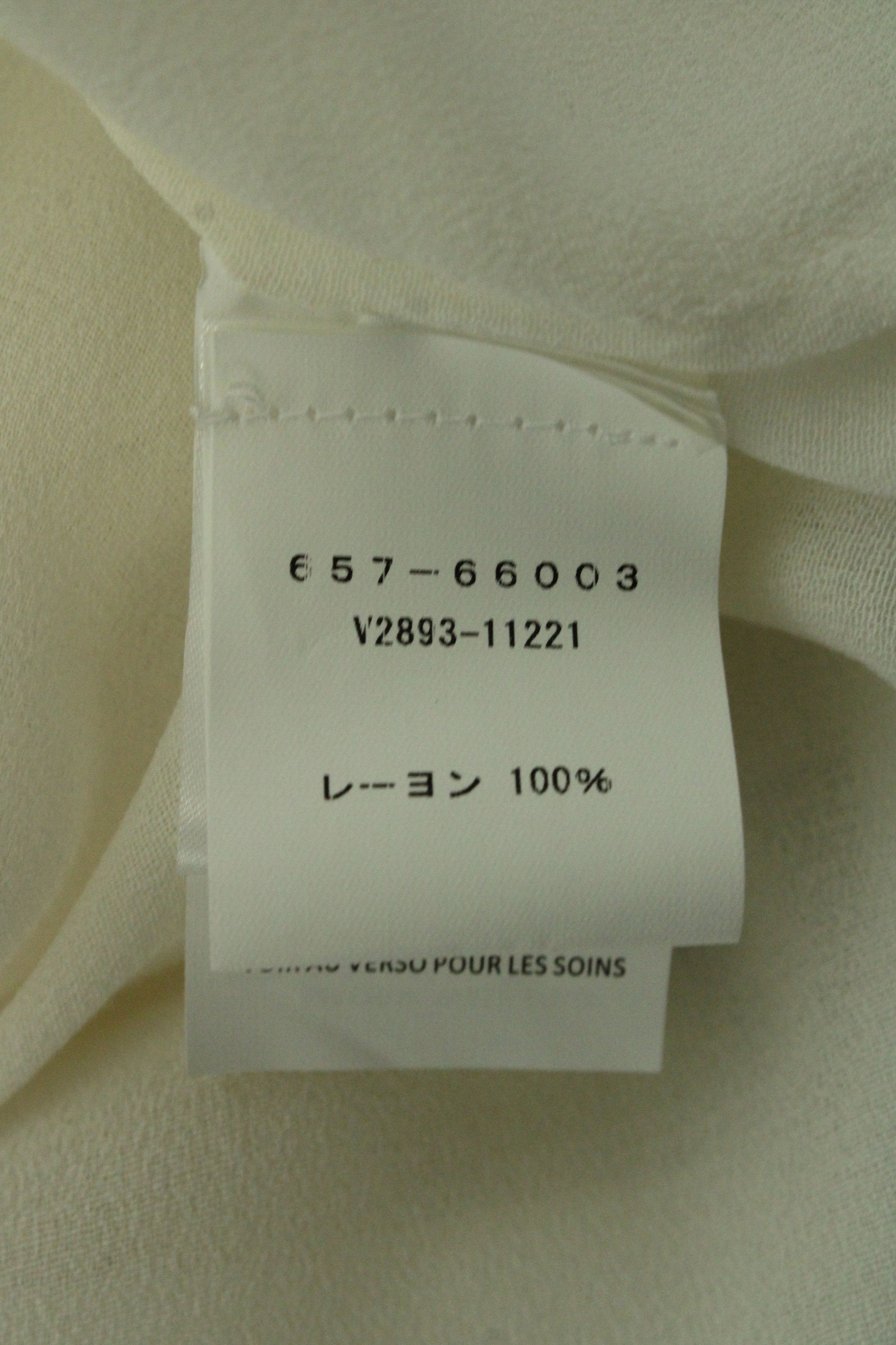Blusa de manga larga con cuello en V color blanco