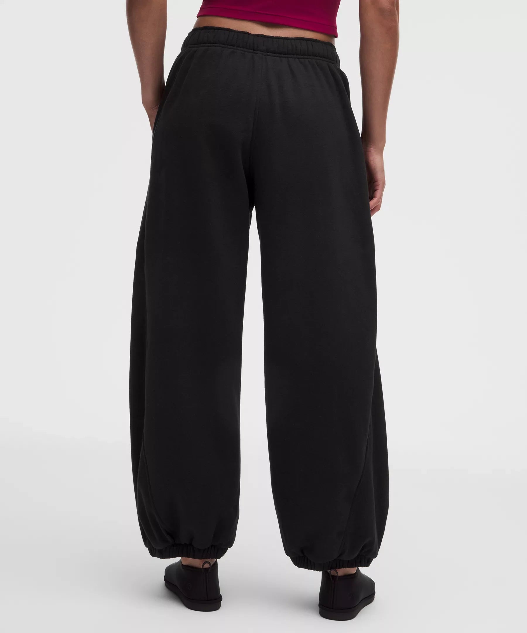 Pantalón deportivo de corte amplio