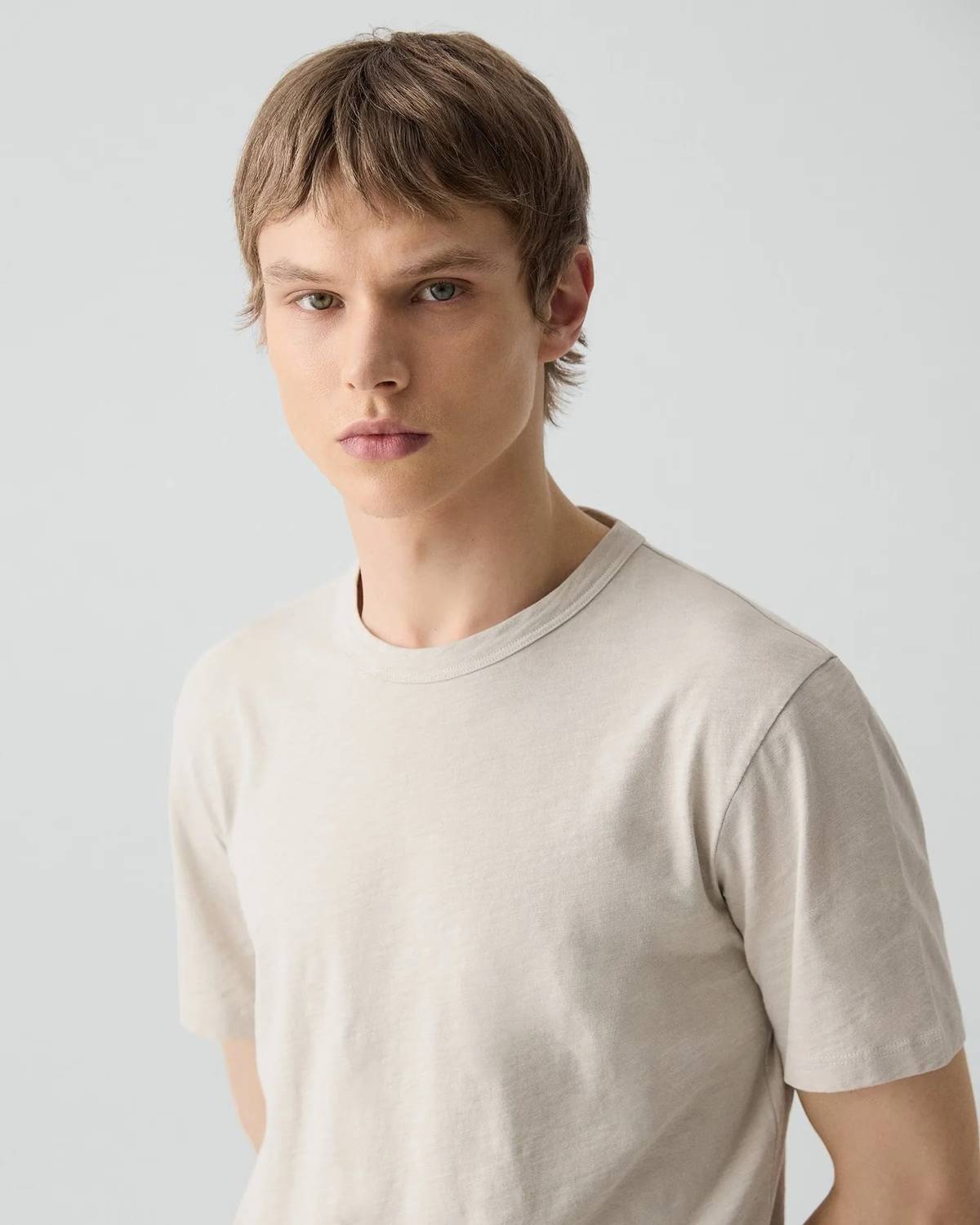 Camiseta con cuello redondo color plateado
