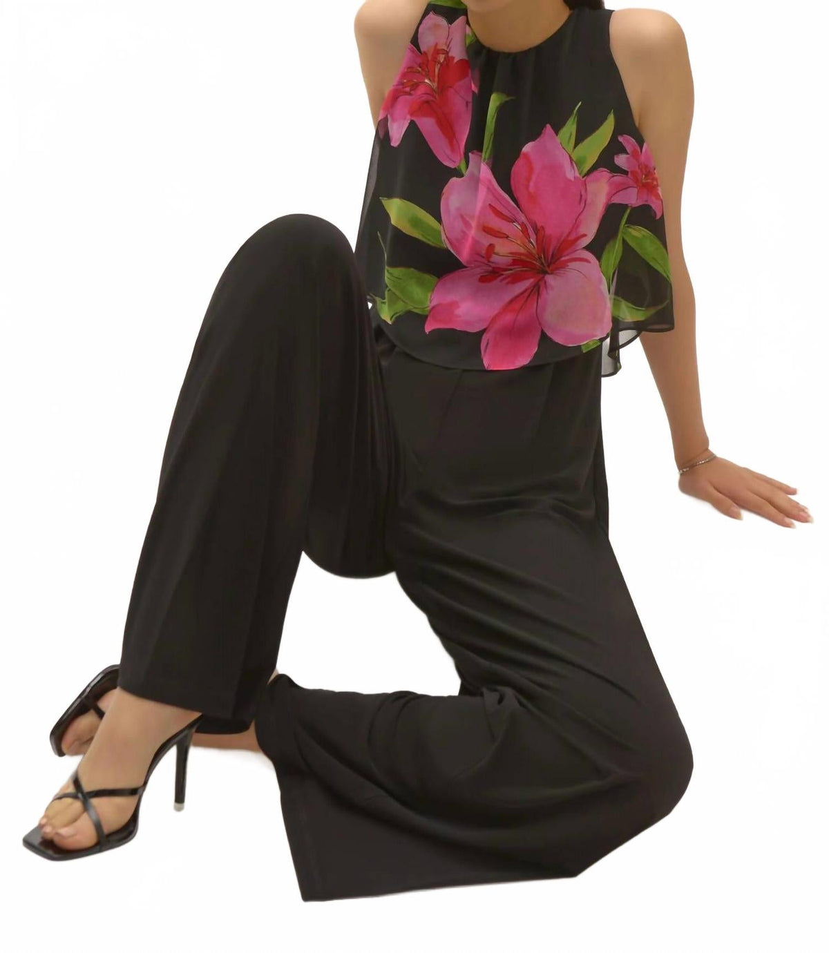Enterizo de gasa de pierna ancha con estampado floral color negro