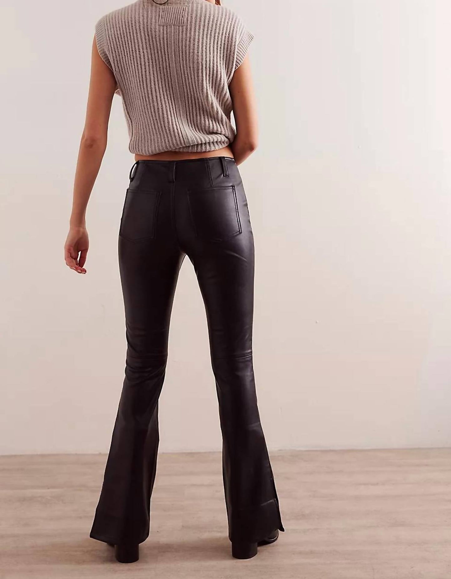 Pantalón de efecto cuero color negro