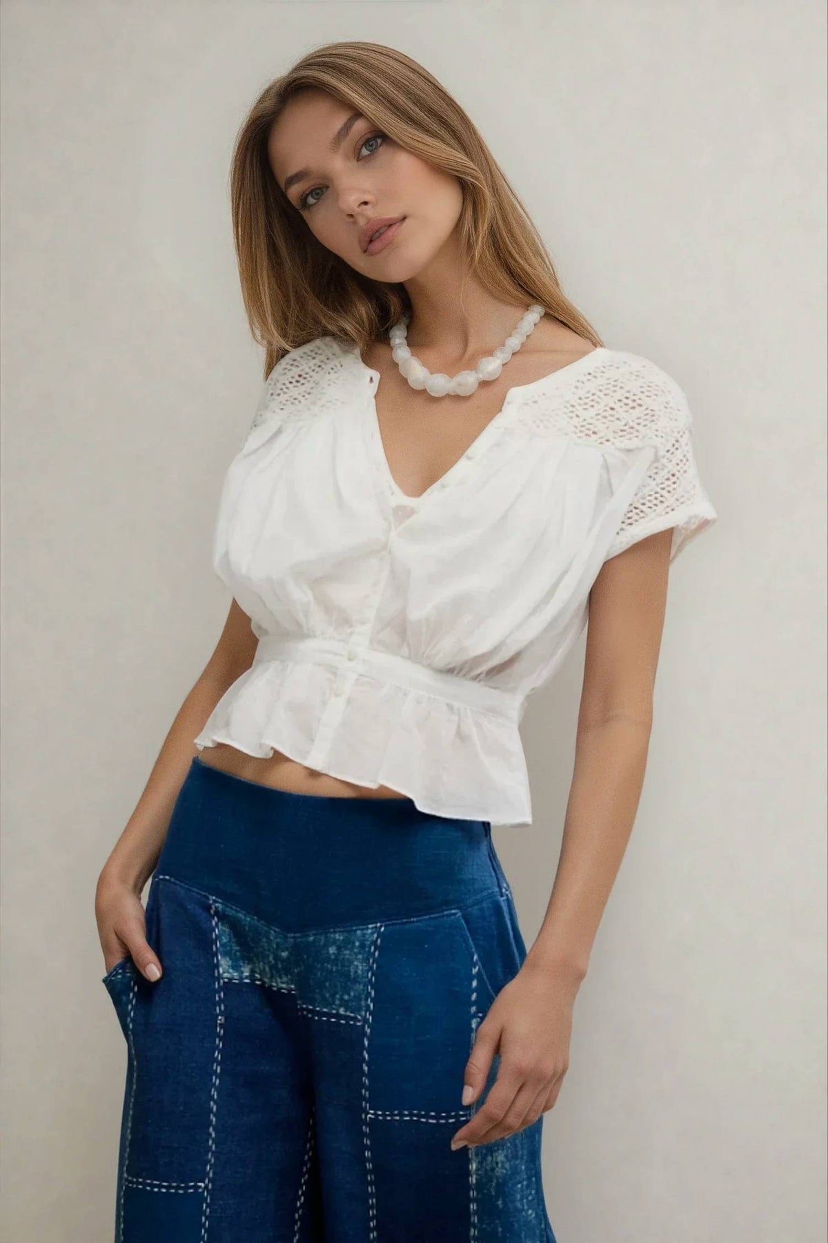 Top con bordado color marfil