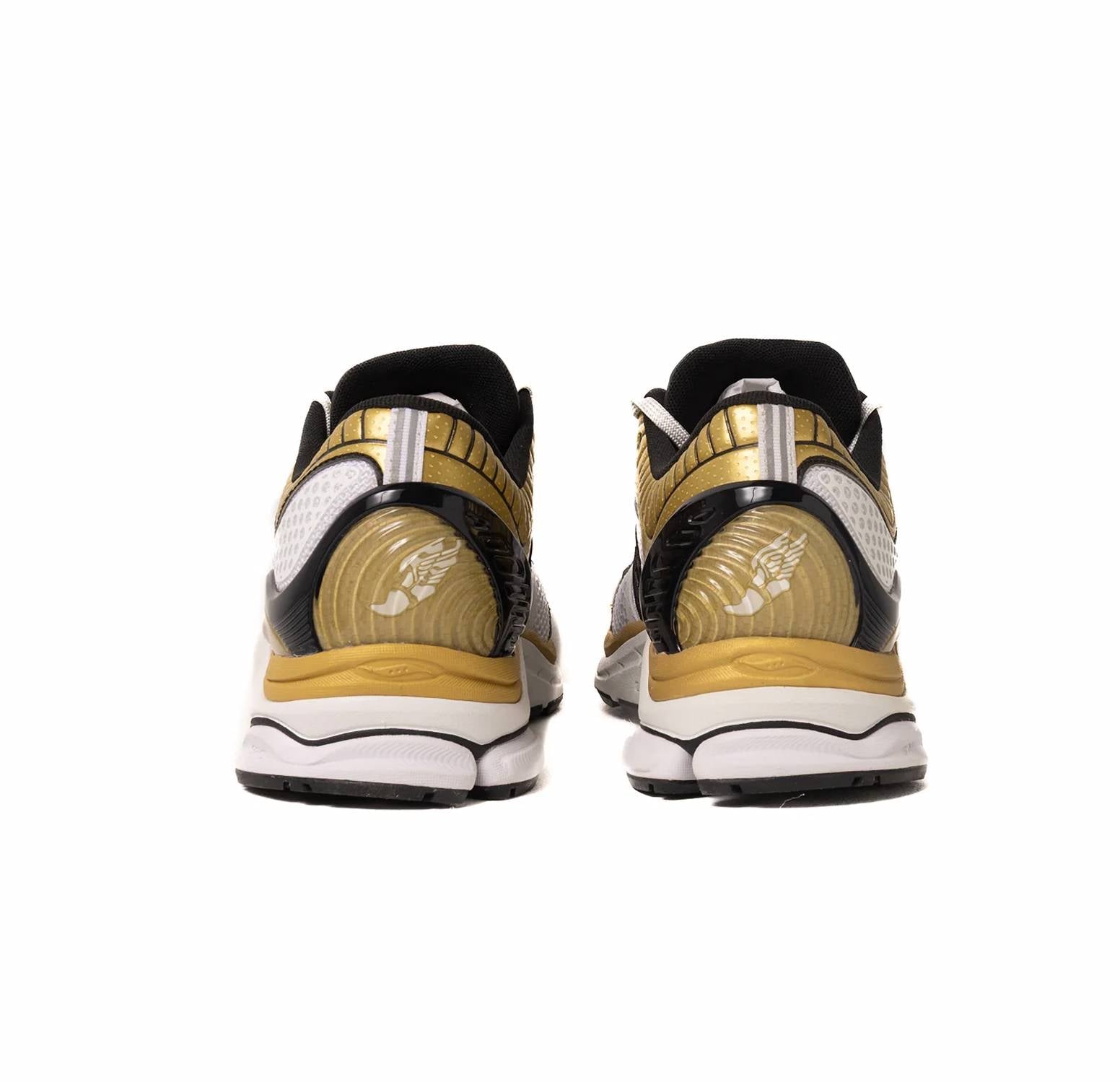 Tenis de hombre color blanco y dorado