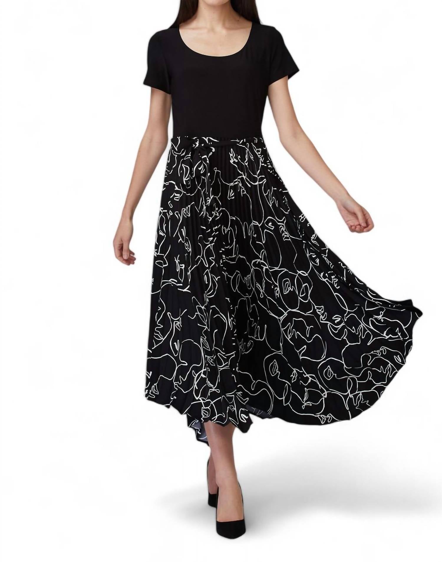 Vestido con pliegues color negro
