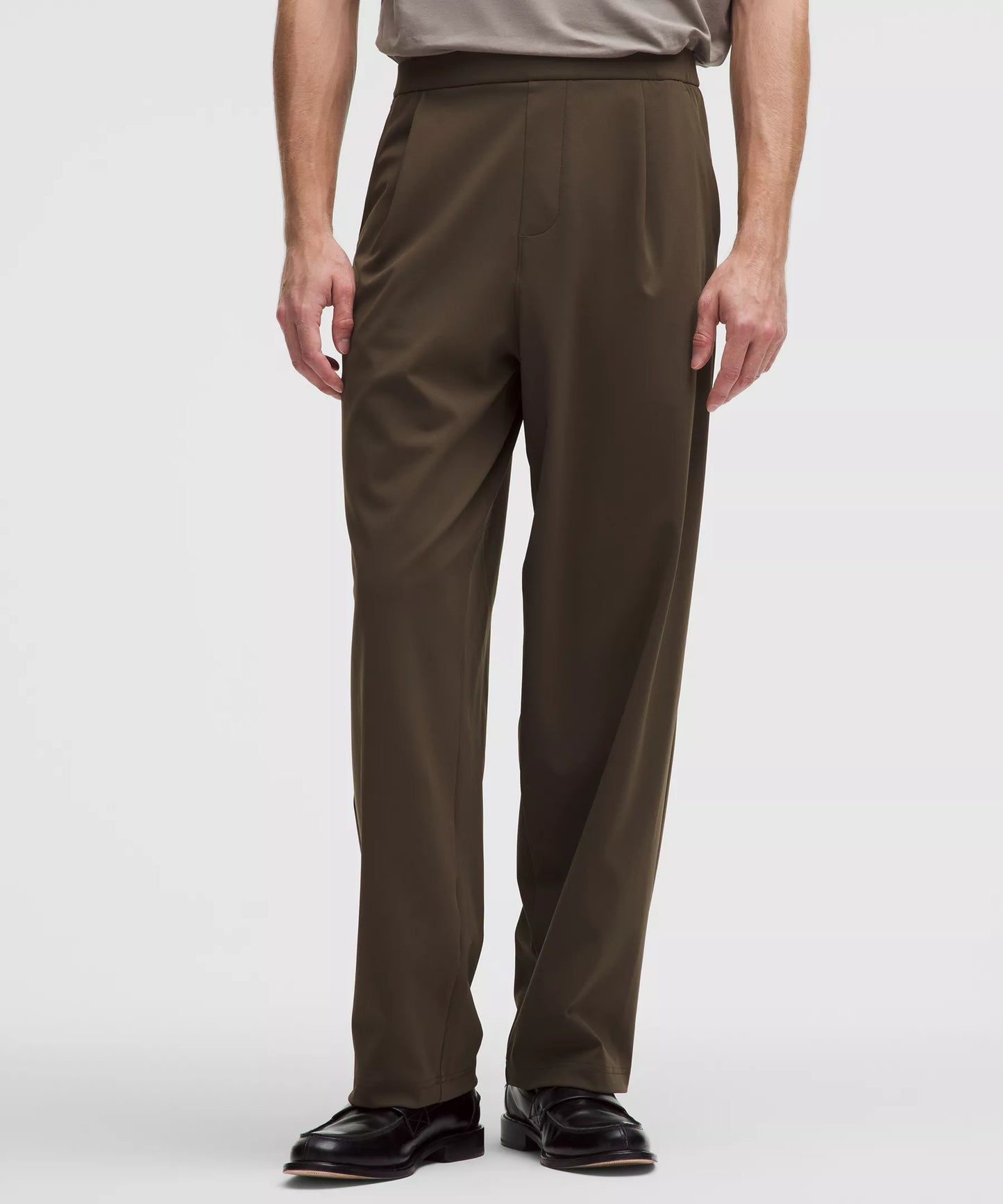 Pantalón de hombre de corte amplio con pliegues