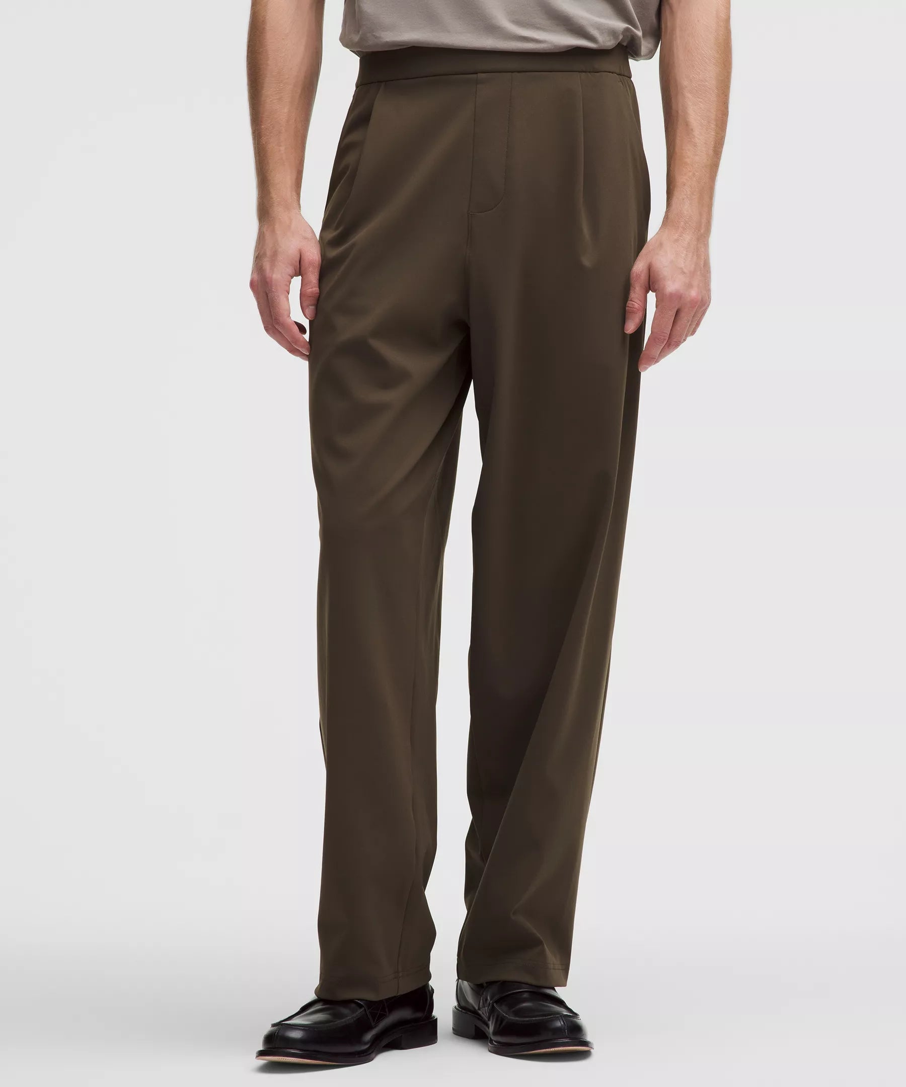Pantalón de hombre de corte amplio con pliegues