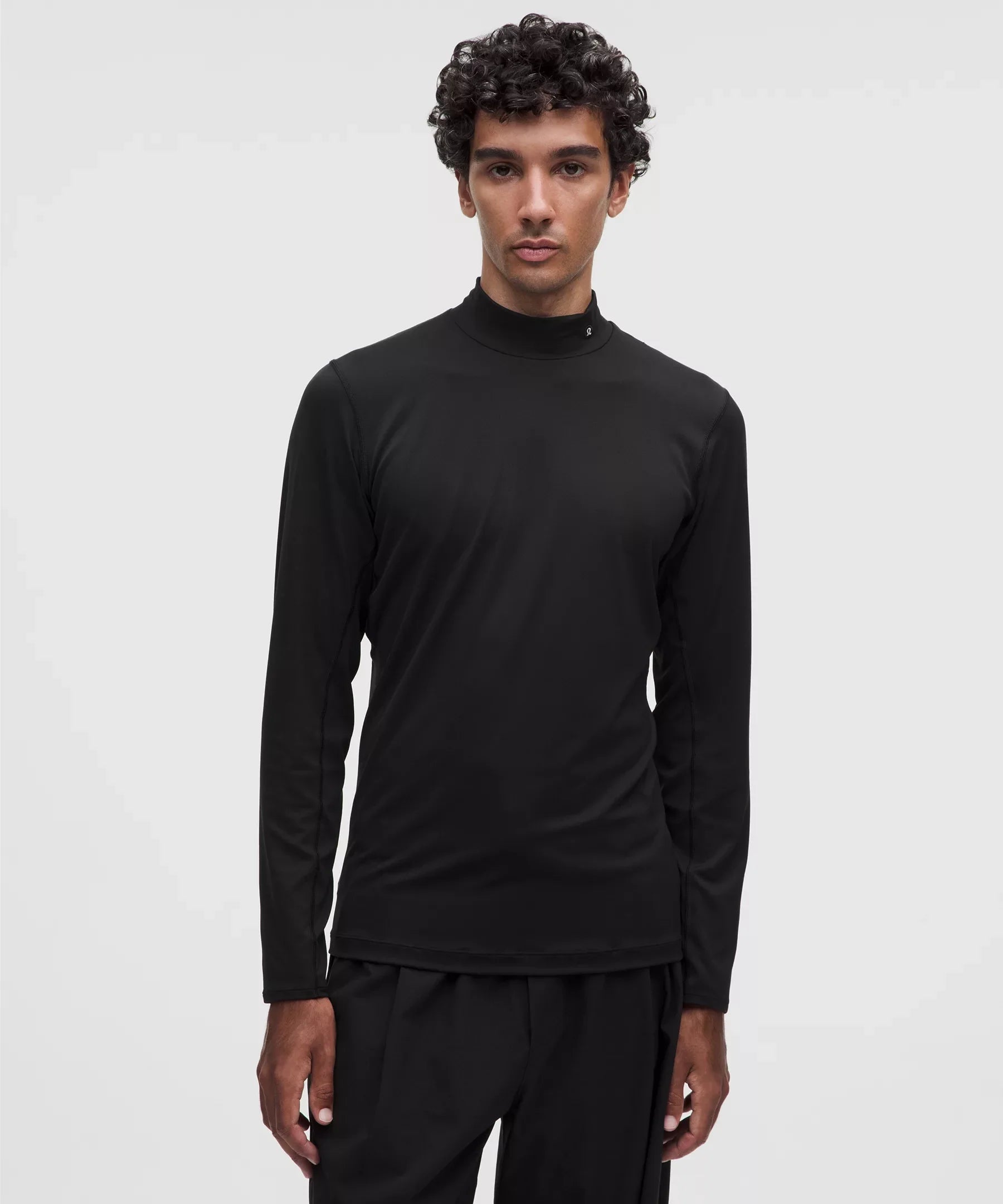 Camiseta deportiva con cuello alto