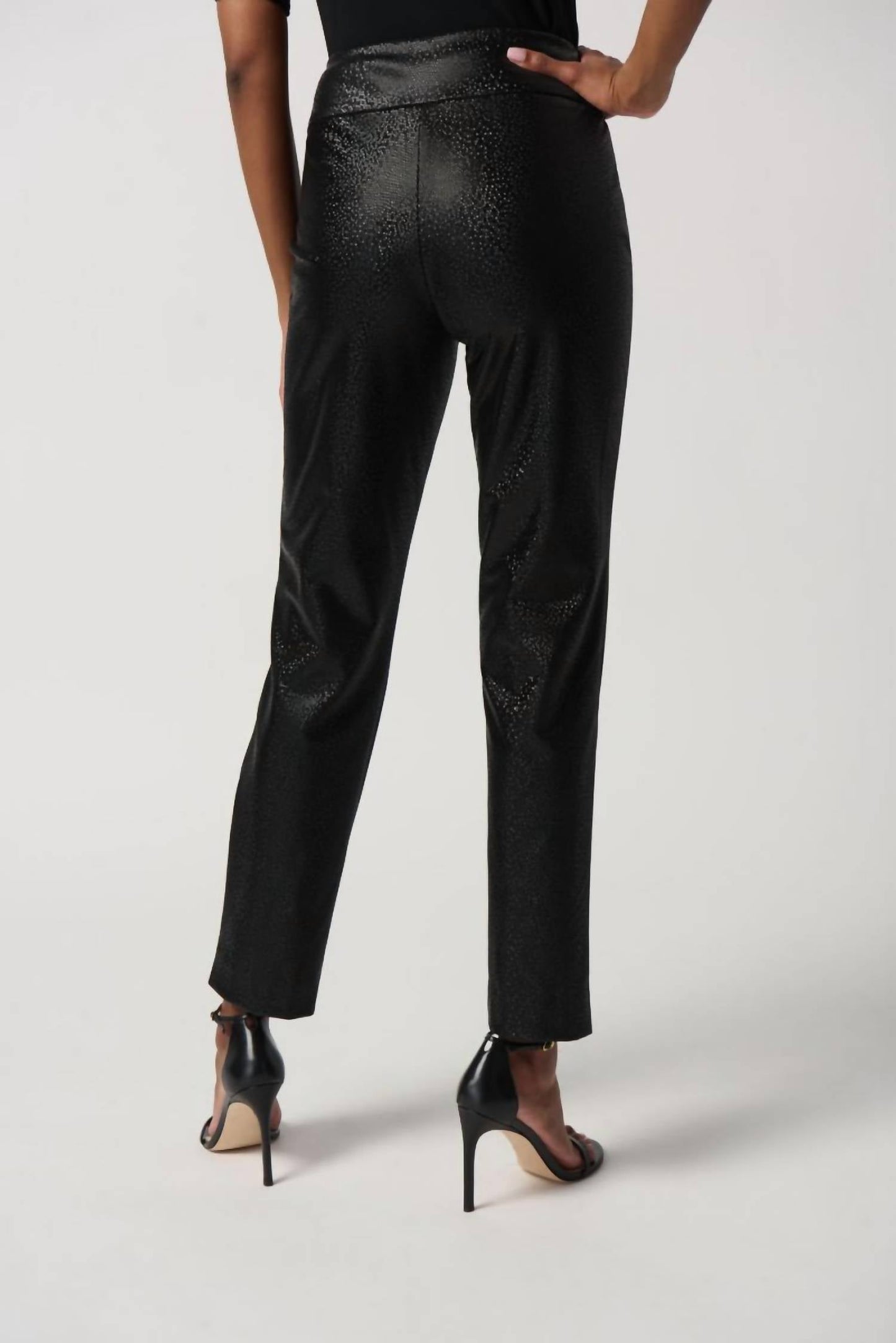 Pantalón de efecto cuero de corte ajustado color negro