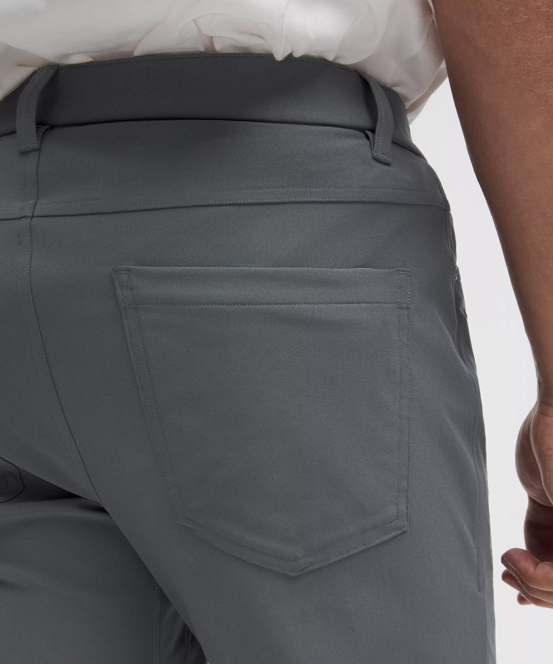 Pantalón de corte ajustado