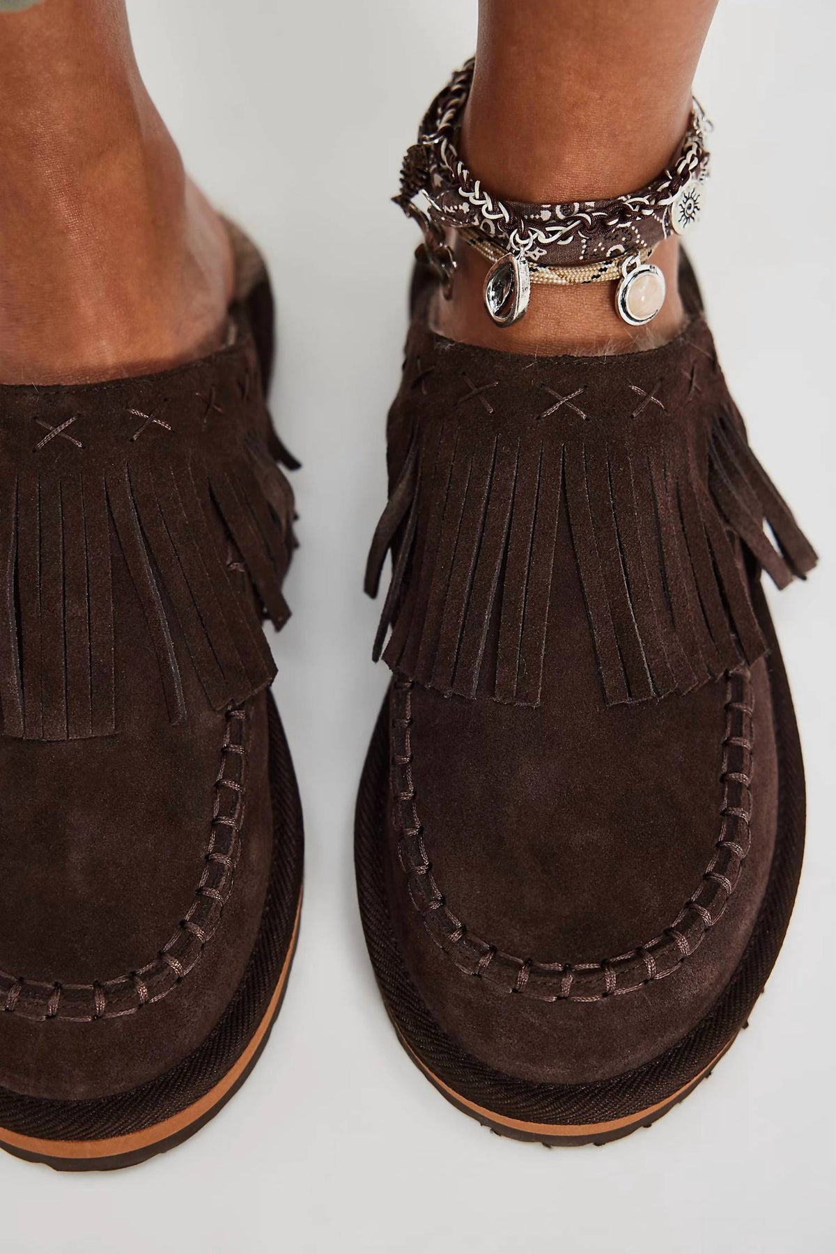 Zapatos destalonados de mujer de gamuza