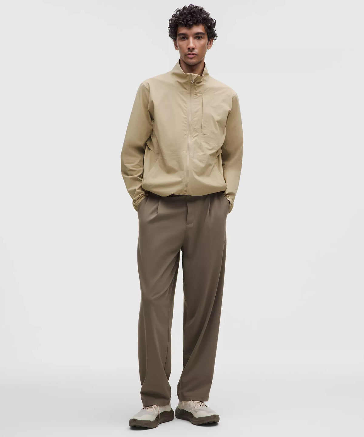 Pantalón de hombre con pliegues