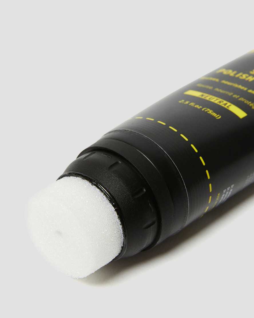 Producto para el cuidado del calzado color crema