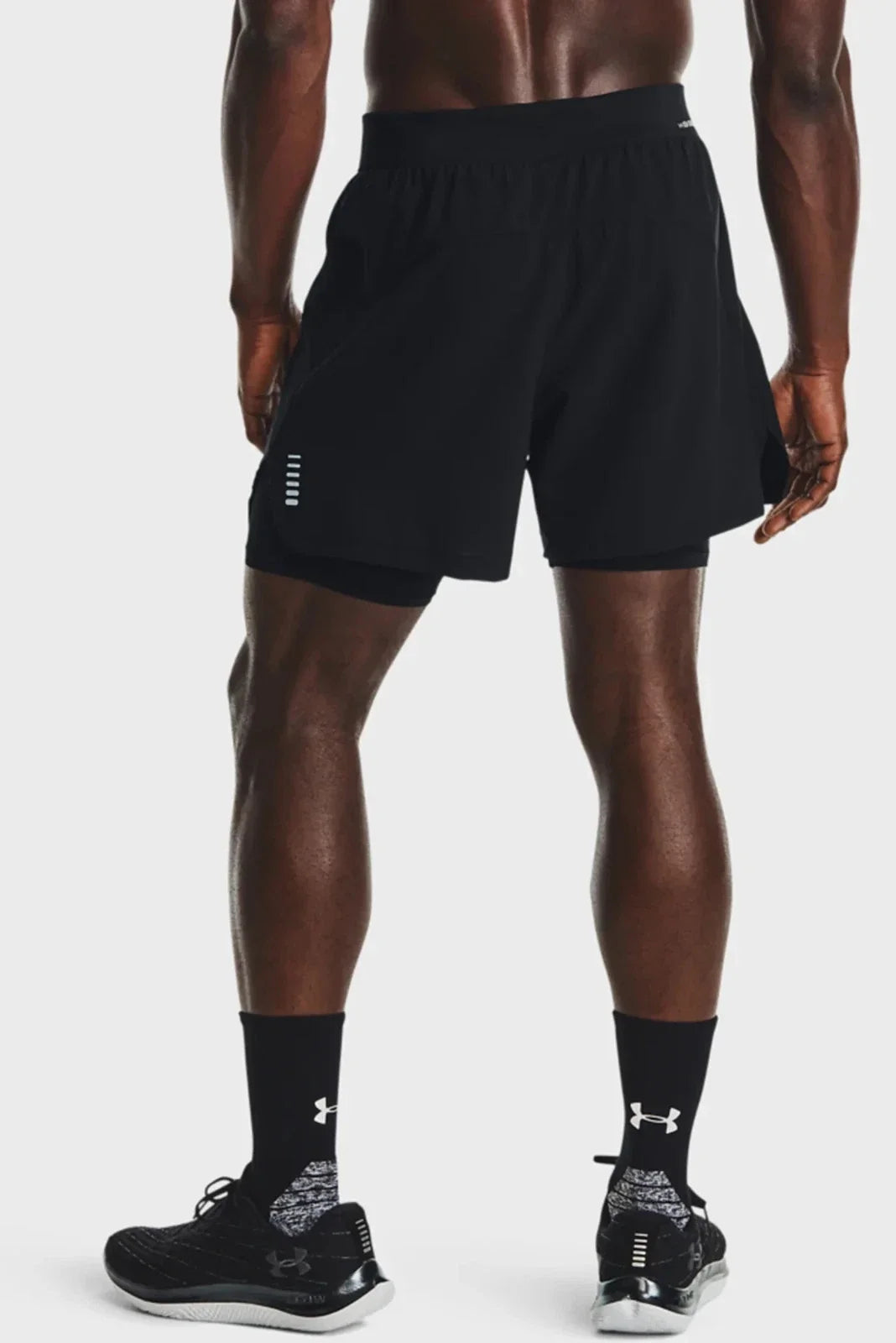 Short de hombre color negro