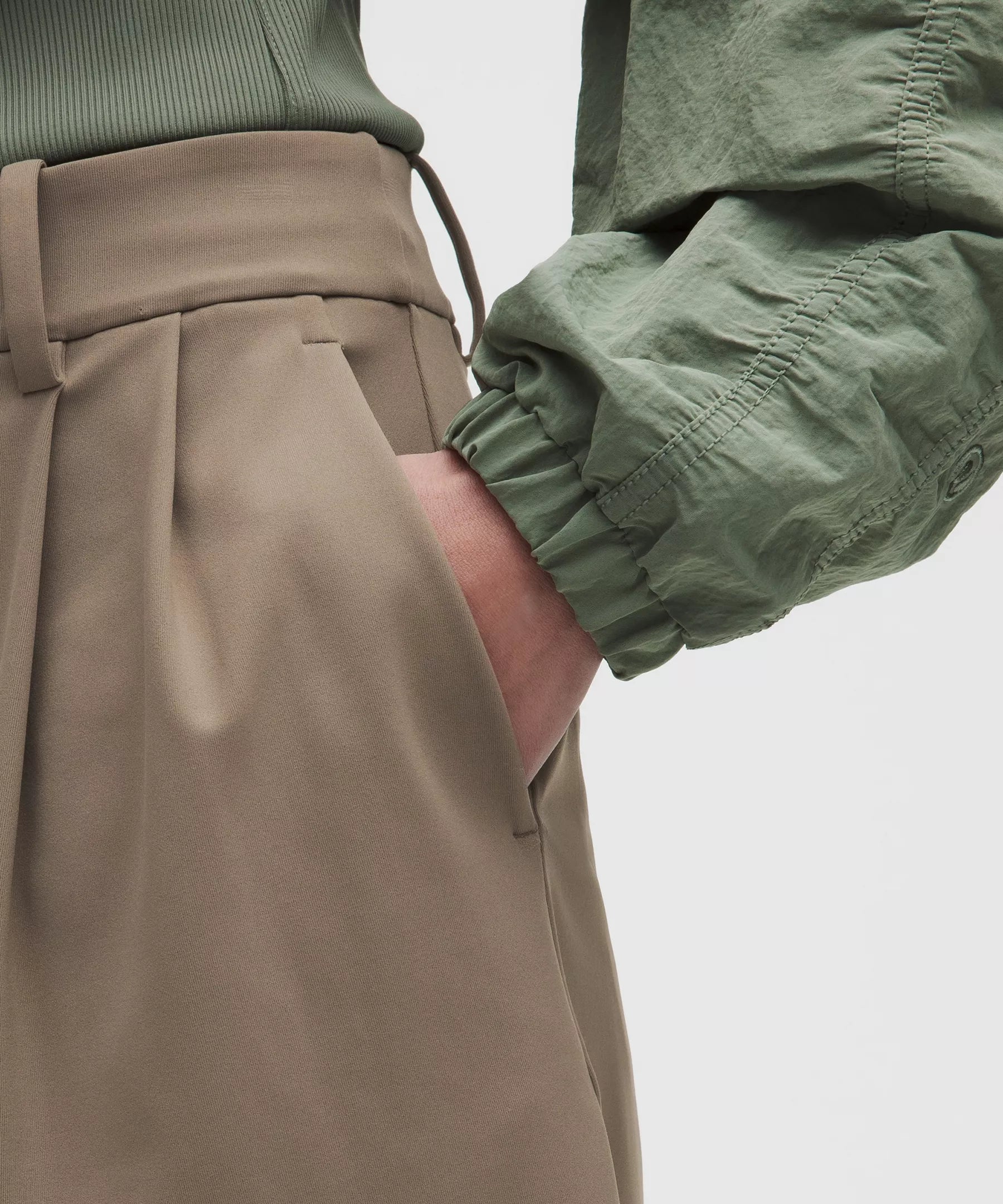 Short de tiro alto con pliegues