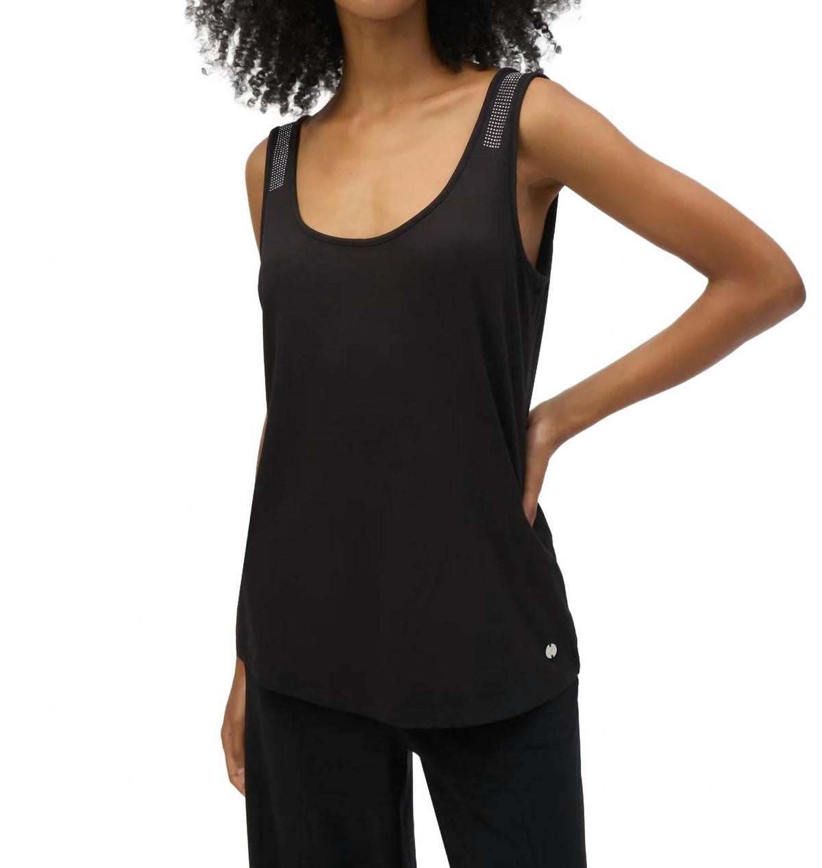 Top sin mangas color negro