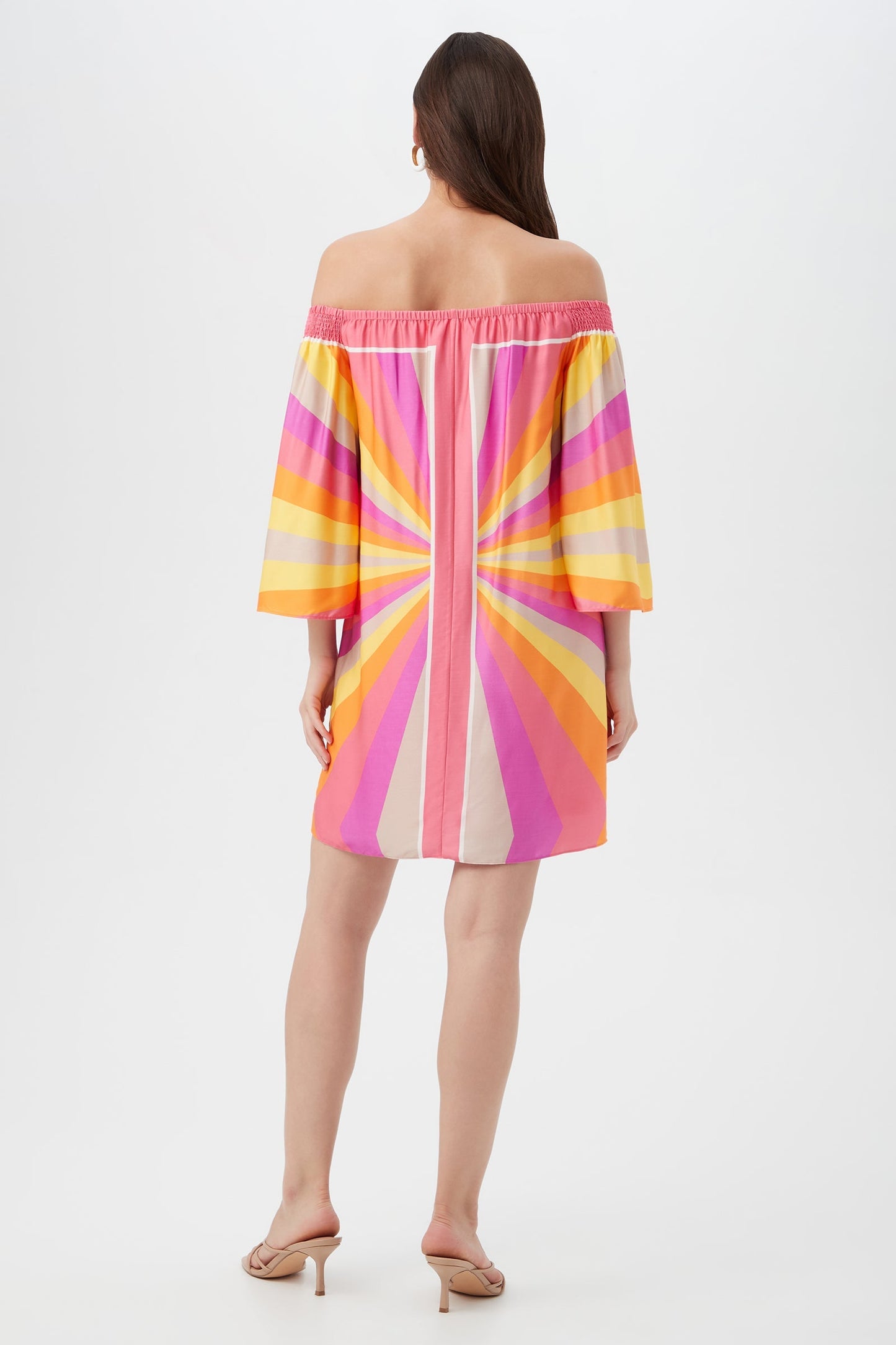 Vestido con hombros descubiertos