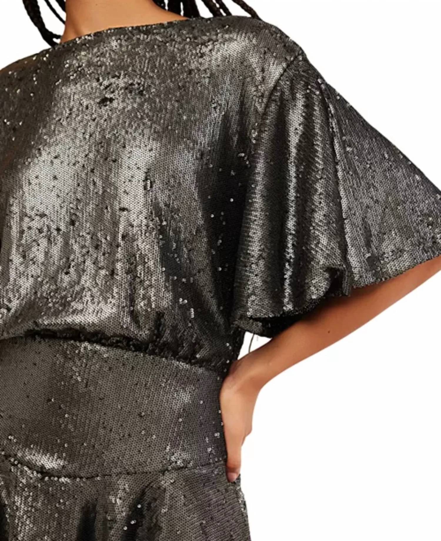 Vestido corto con lentejuelas color gris