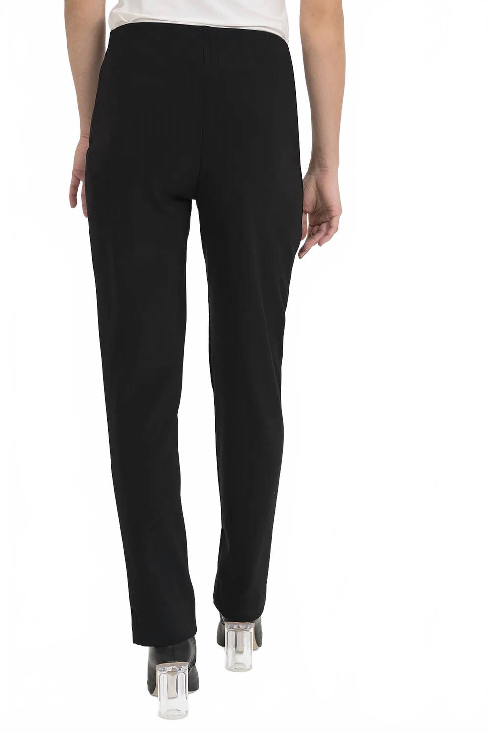 Pantalón de corte ajustado color negro