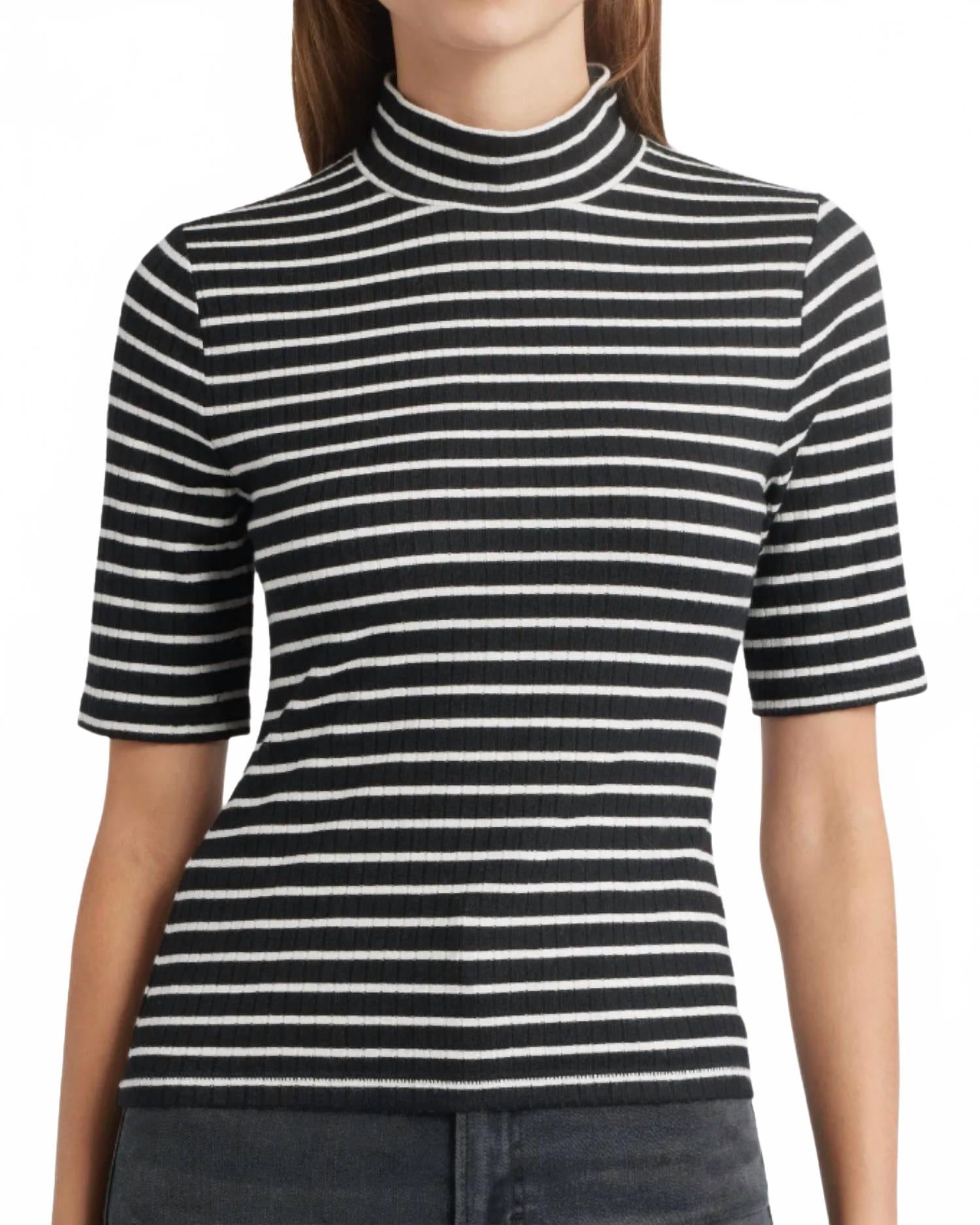 Camiseta a rayas color negro