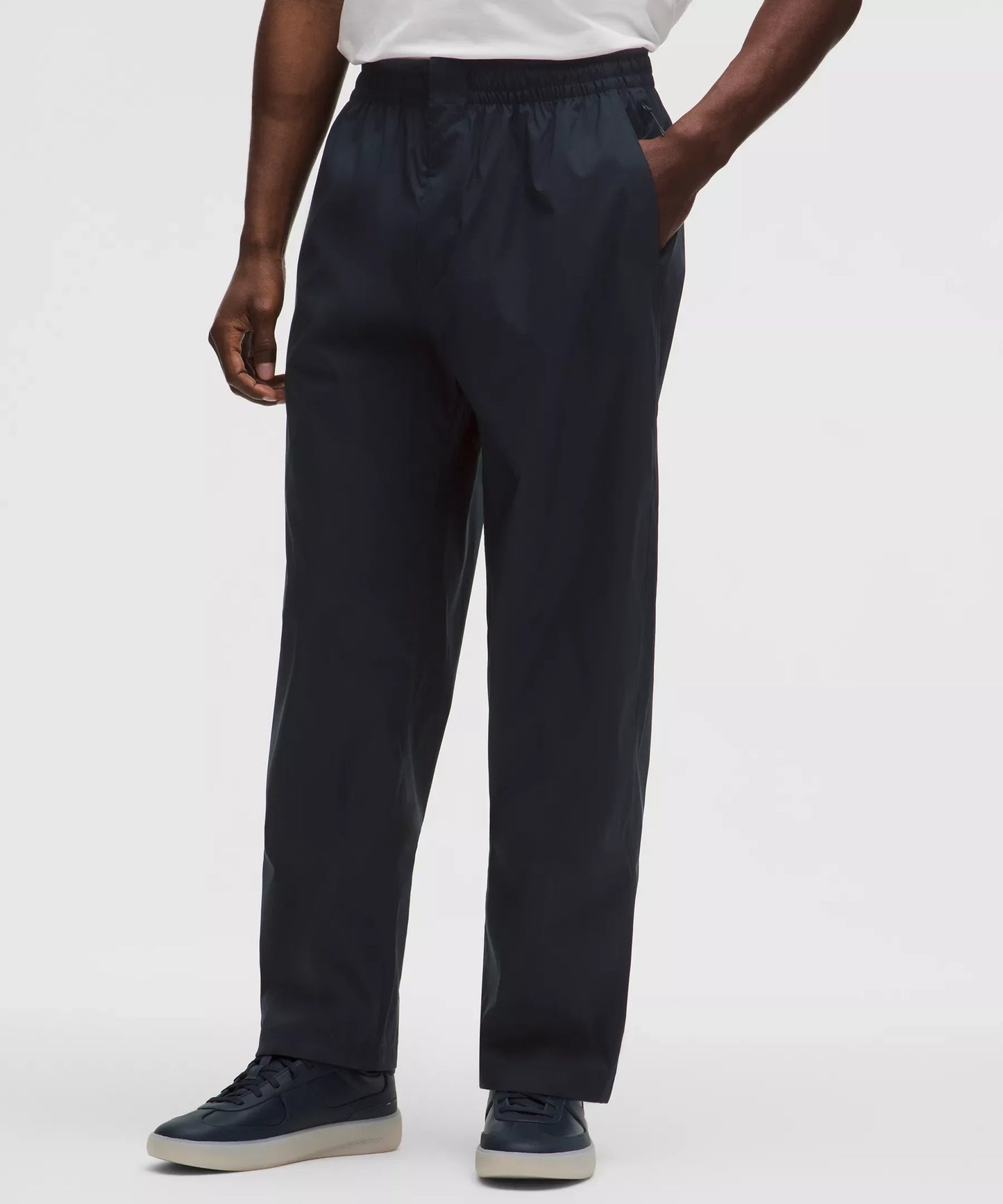 Pantalón de corte amplio