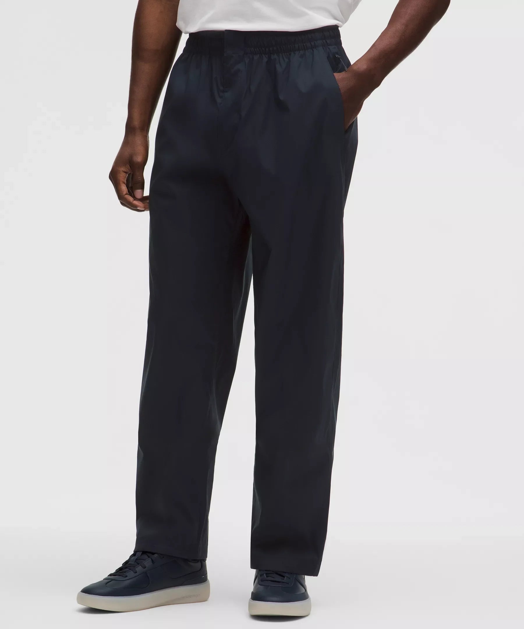 Pantalón de corte amplio