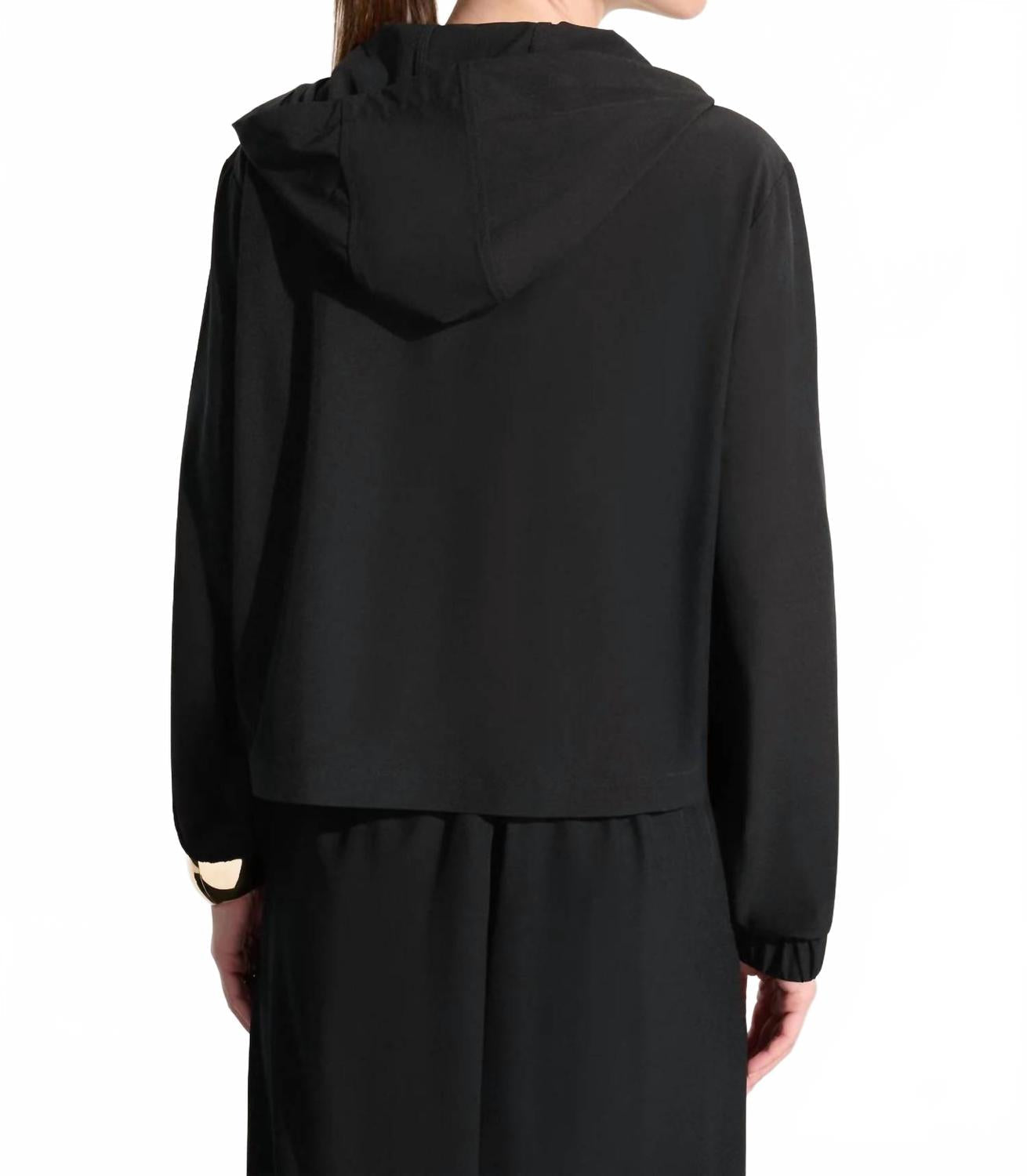 Chaqueta color negro