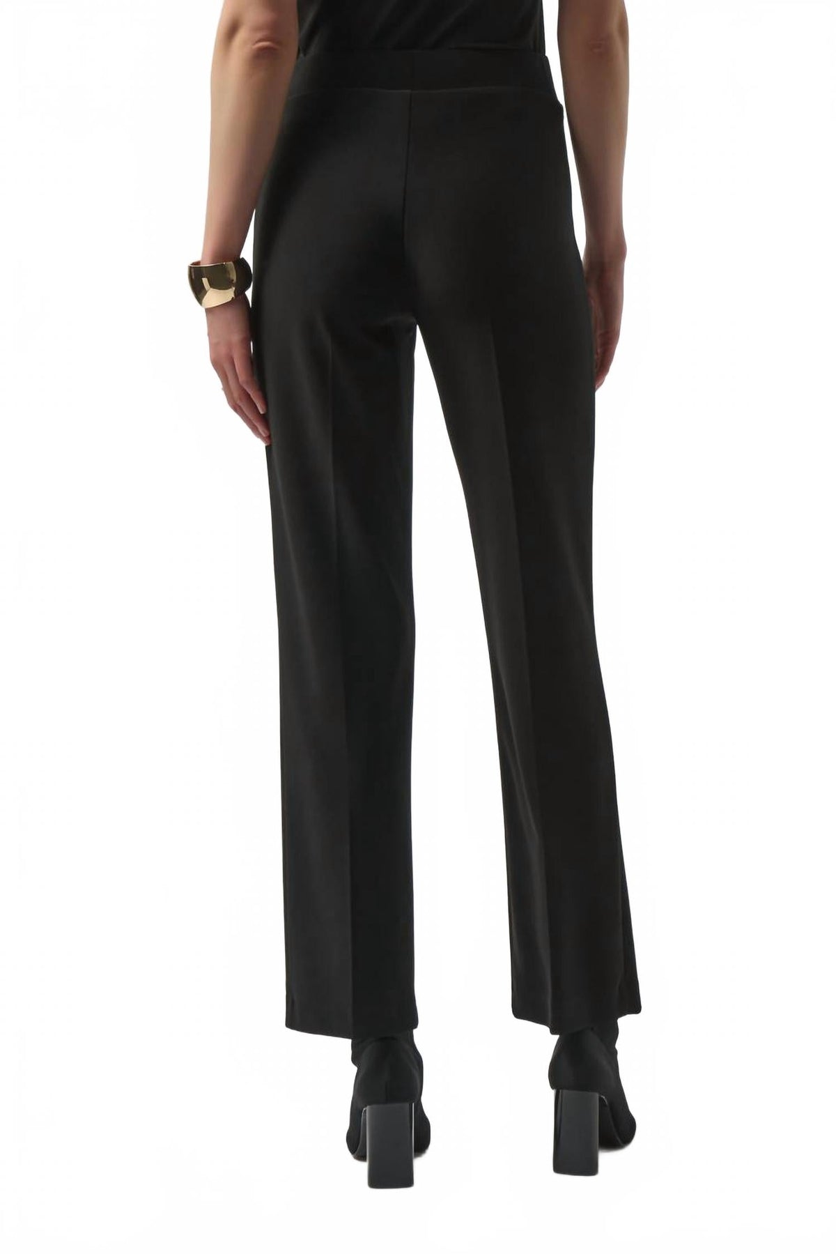 Pantalón de corte recto color negro