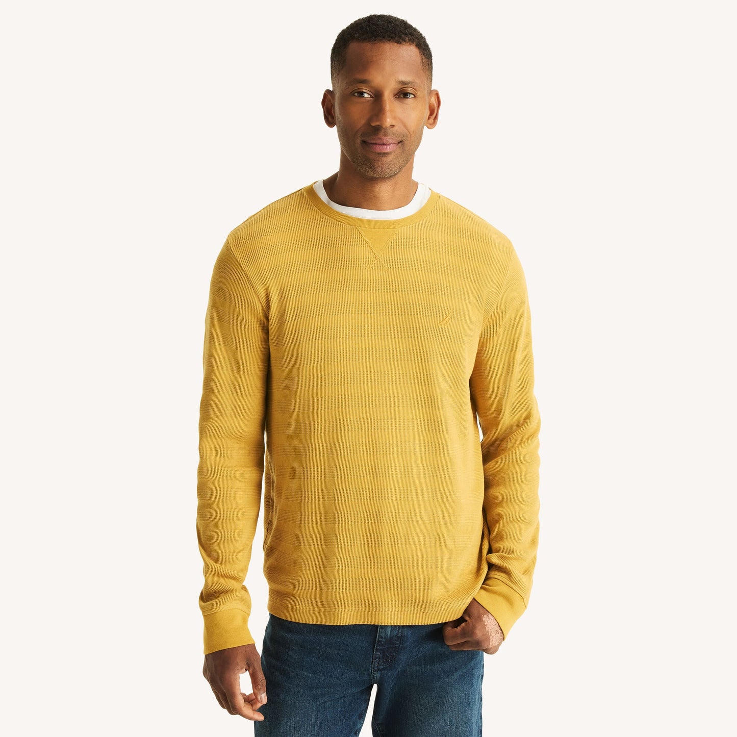 Buzo de hombre con cuello redondo