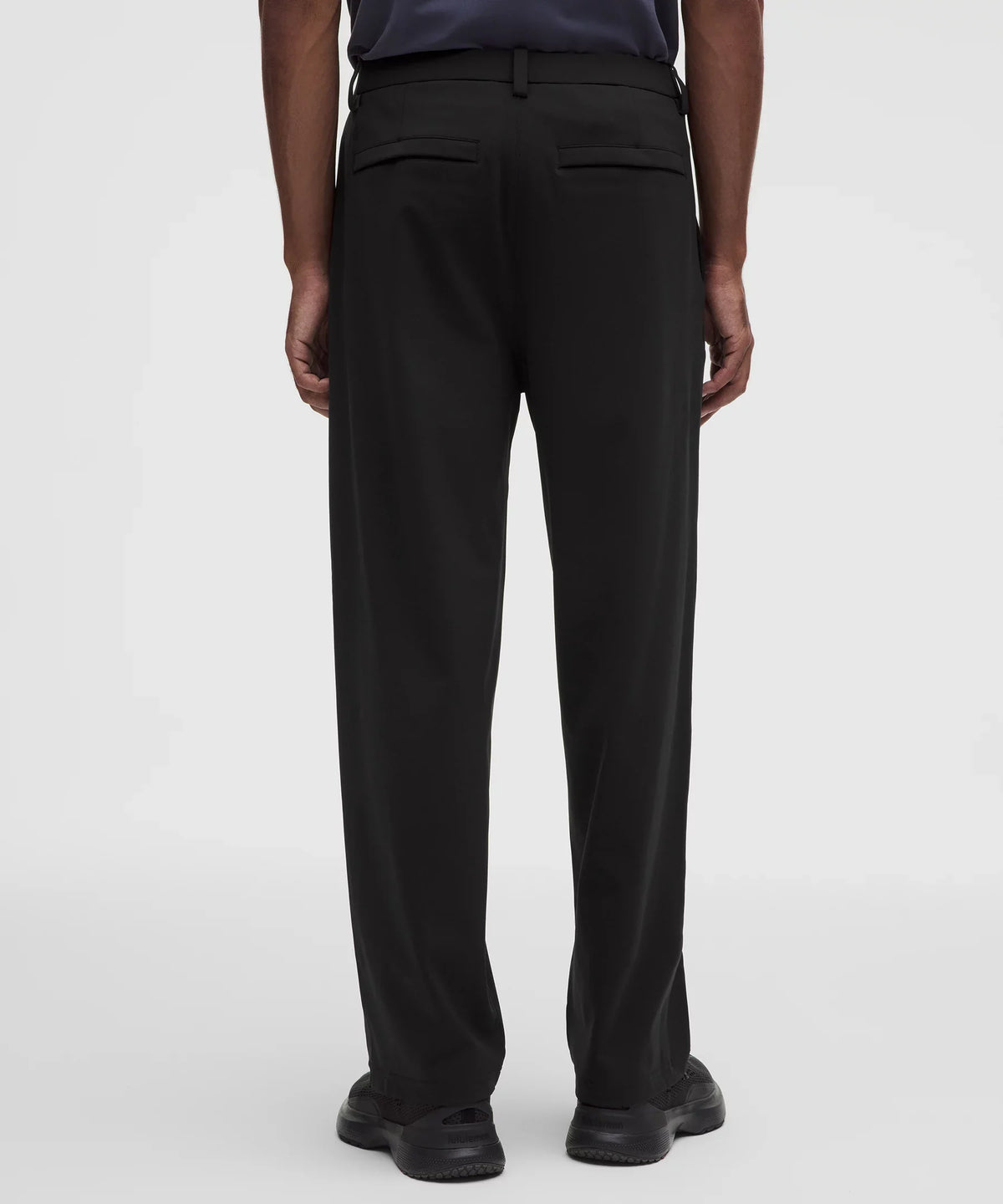 Pantalón de hombre con pliegues