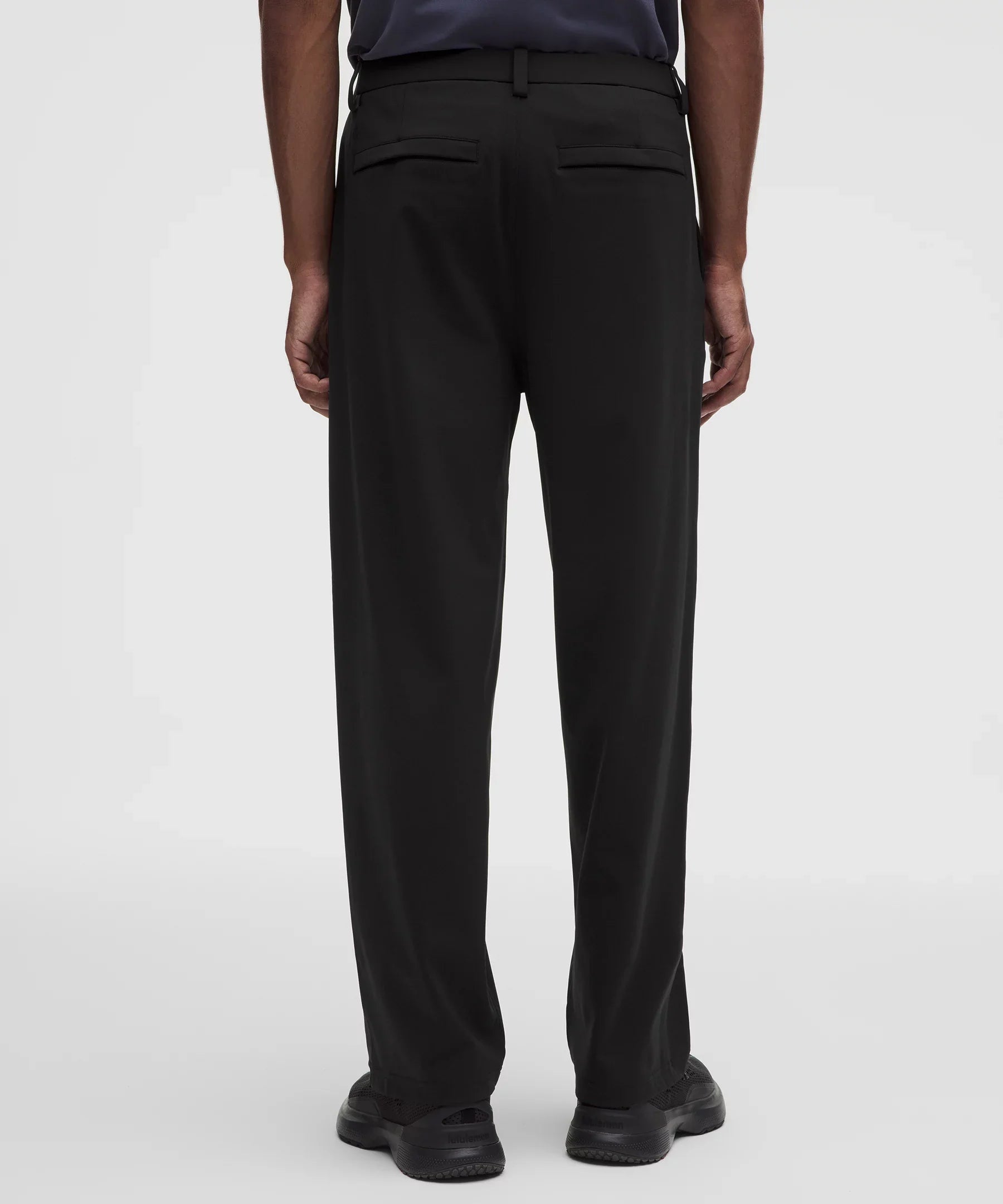 Pantalón de hombre de corte amplio con pliegues