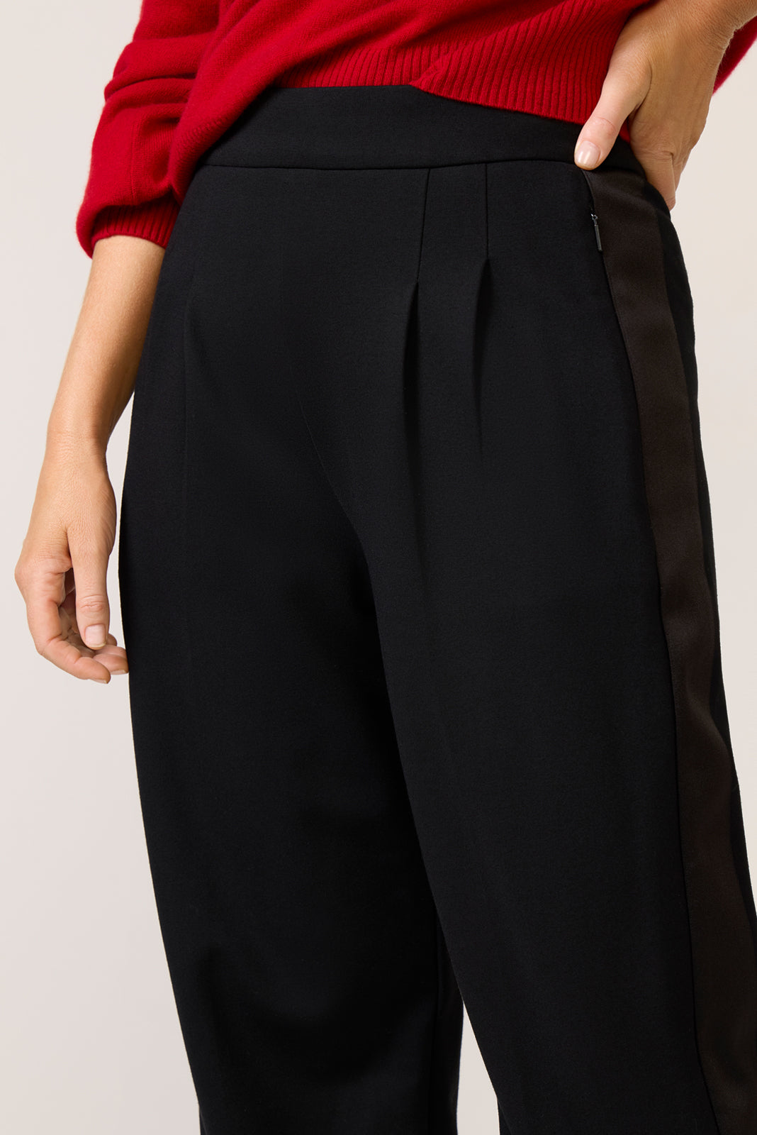 Pantalón de mujer con pliegues